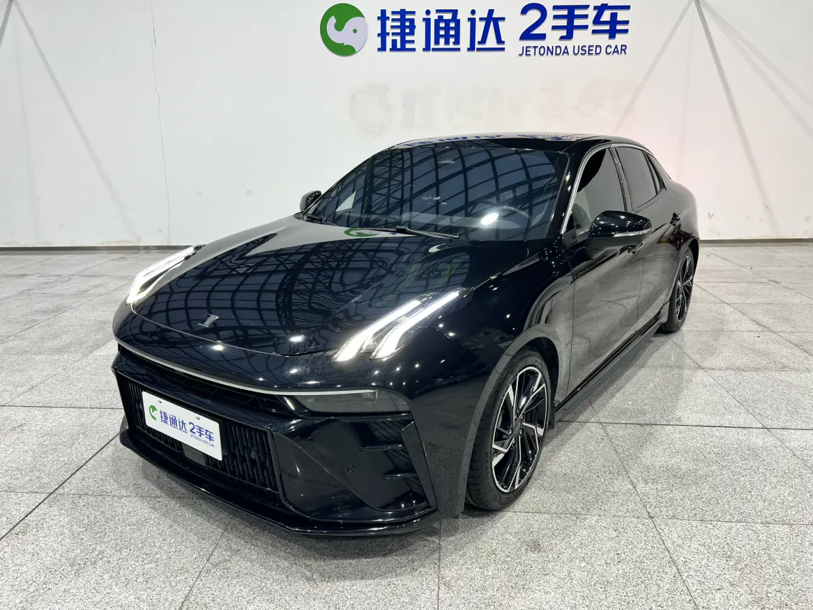 Lynk & Co 03