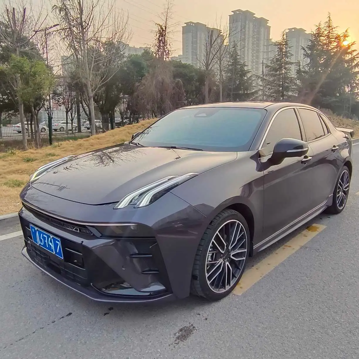 Lynk & Co 03