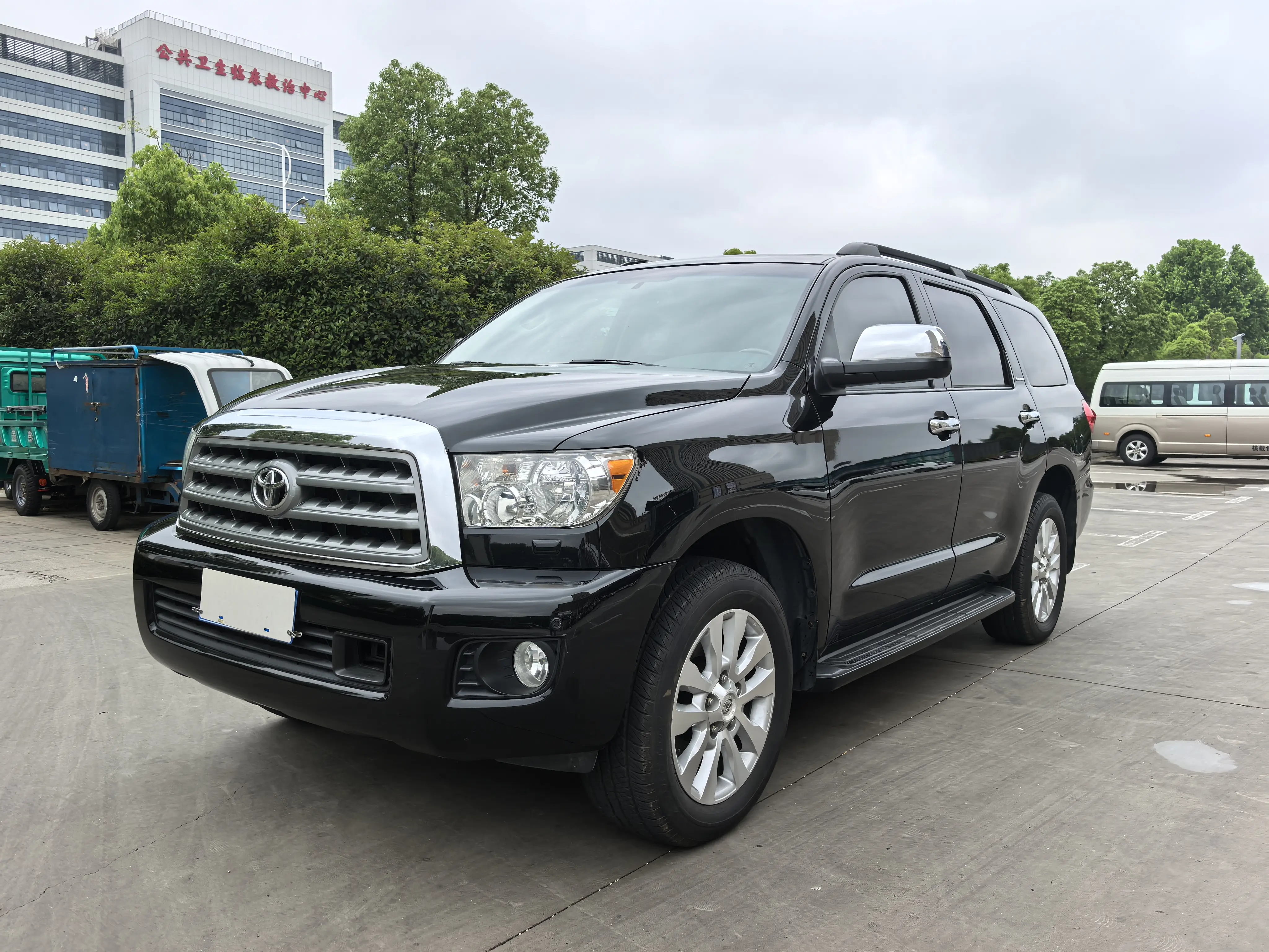 Toyota Sequoia  из Китая