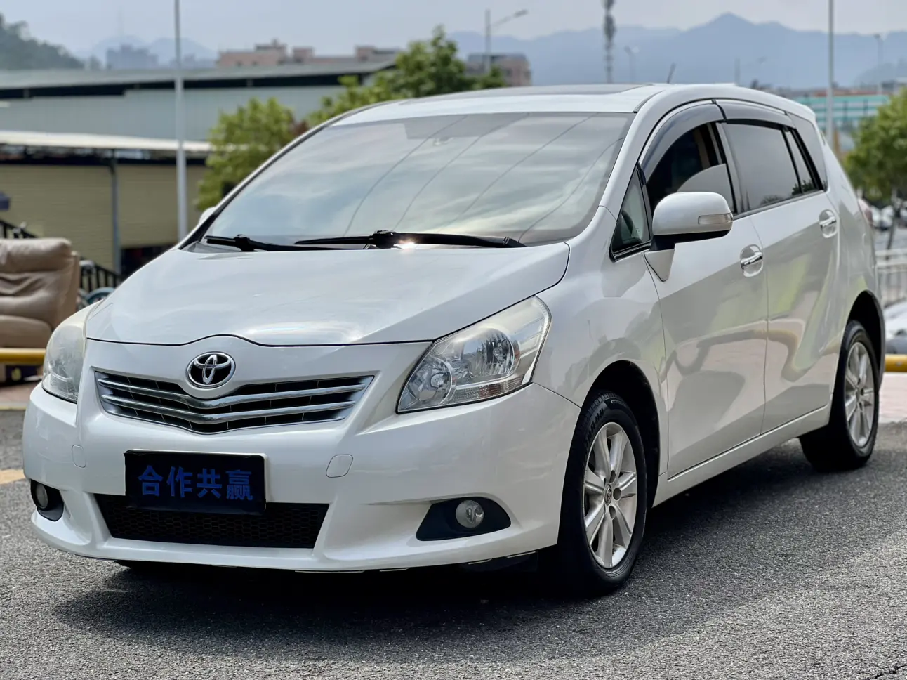 Toyota Verso / EZ  из Китая