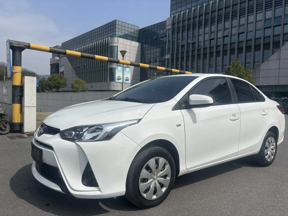 Toyota YARiS L Enjoy  из Китая