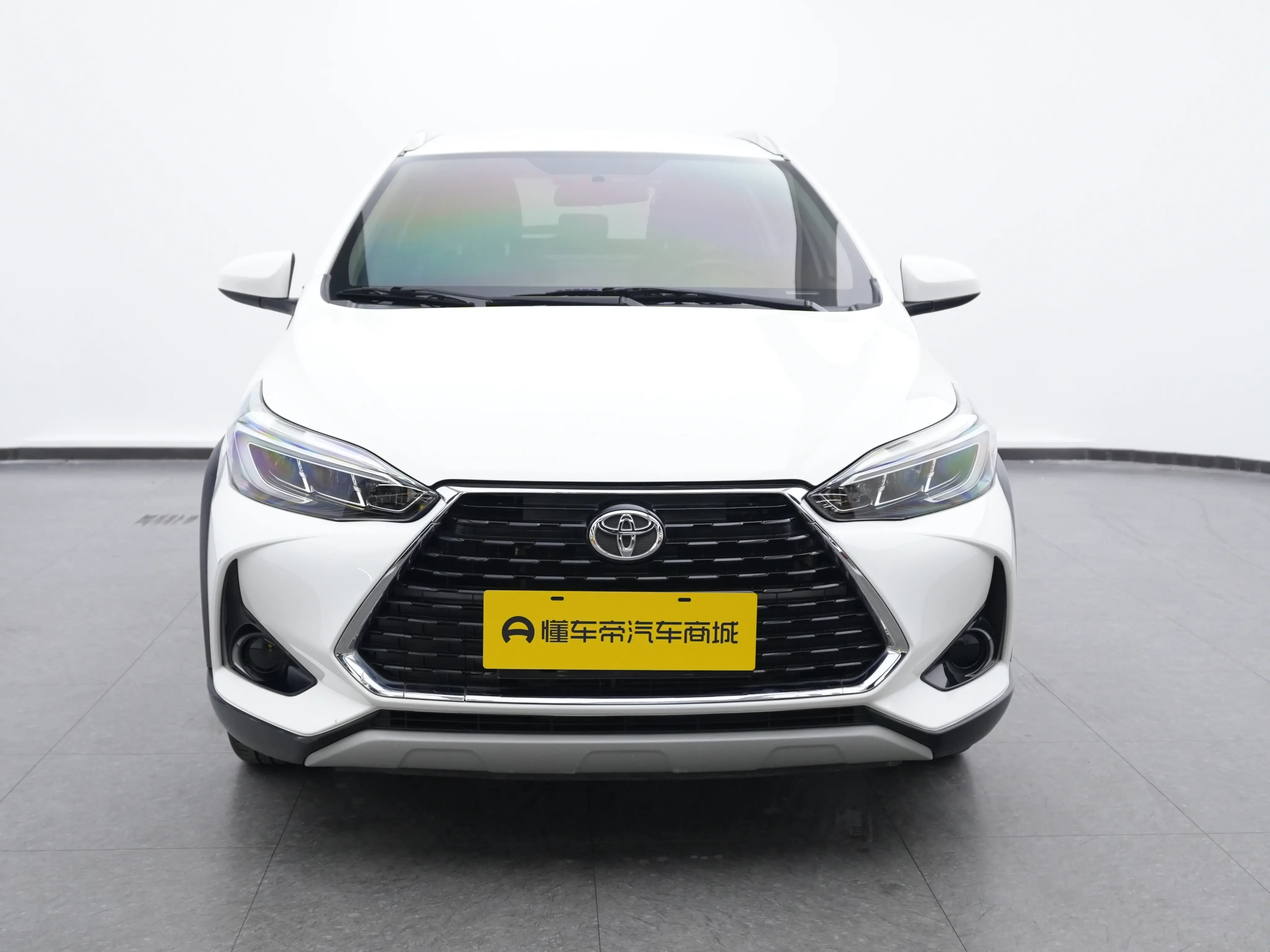 Toyota Yaris L  из Китая