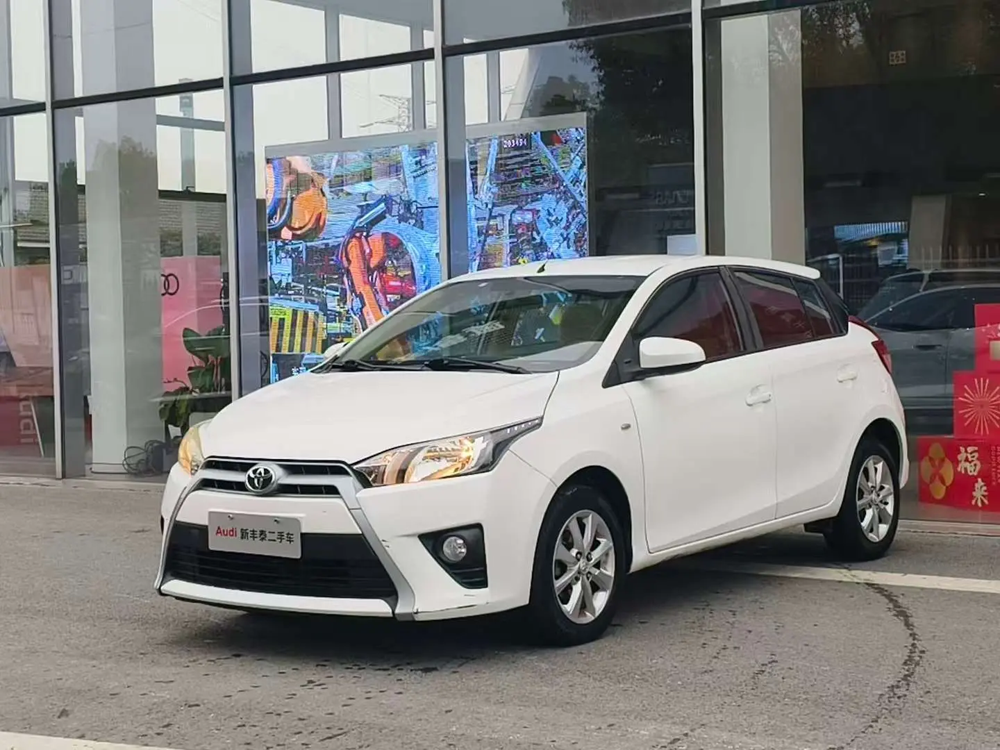 Toyota Yaris L  из Китая