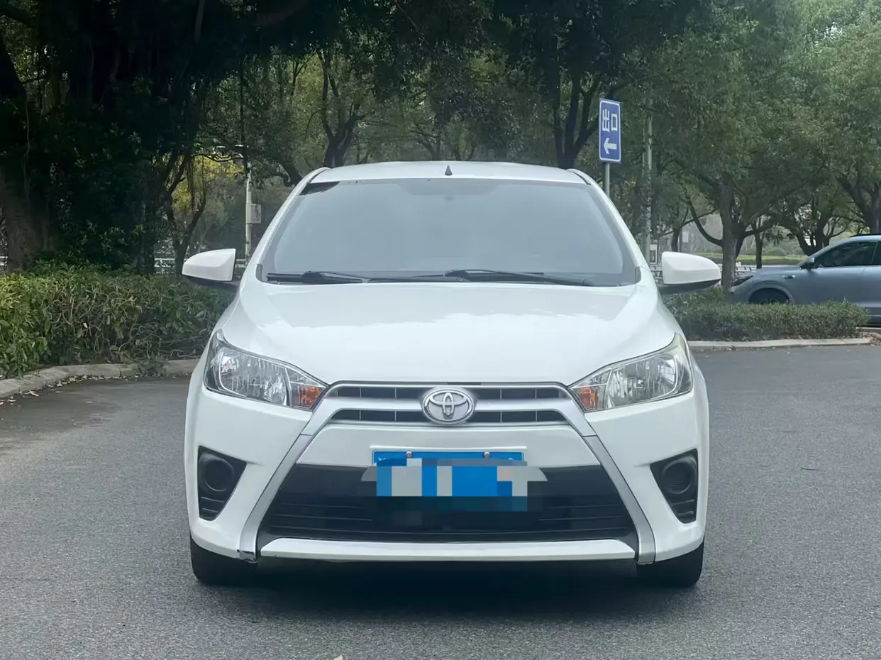 Toyota Yaris L  из Китая