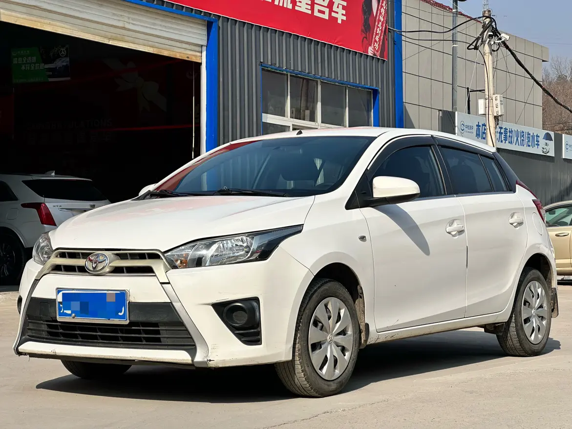 Toyota Yaris L  из Китая
