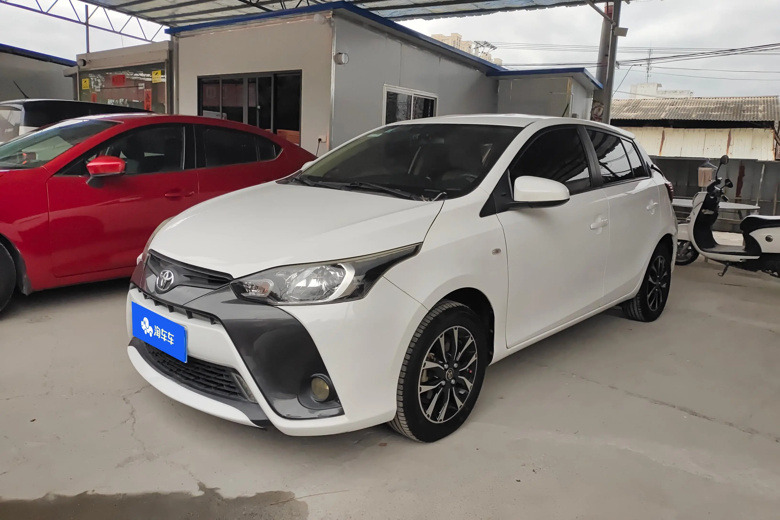 Toyota Yaris L  из Китая