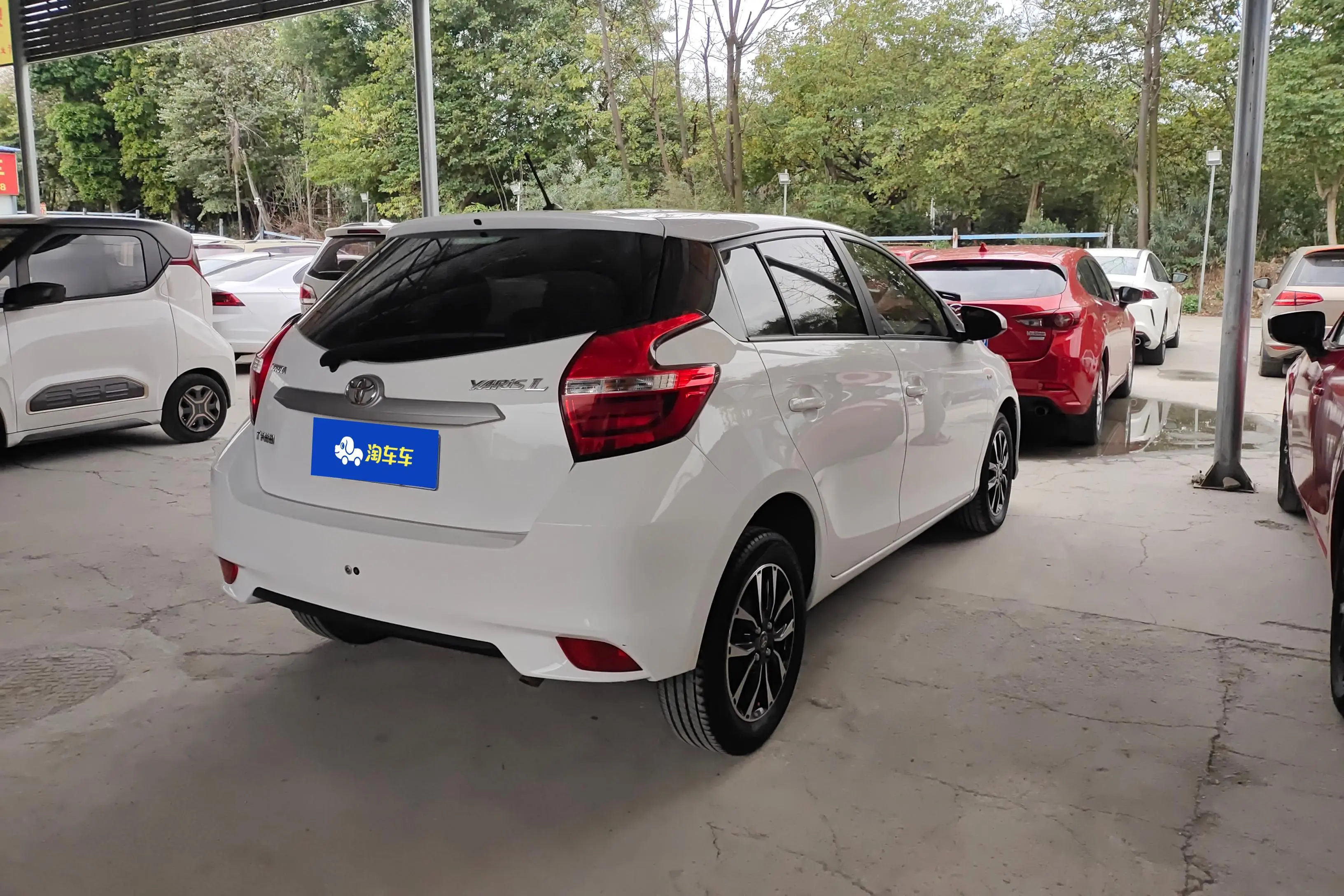 Toyota Yaris L  из Китая