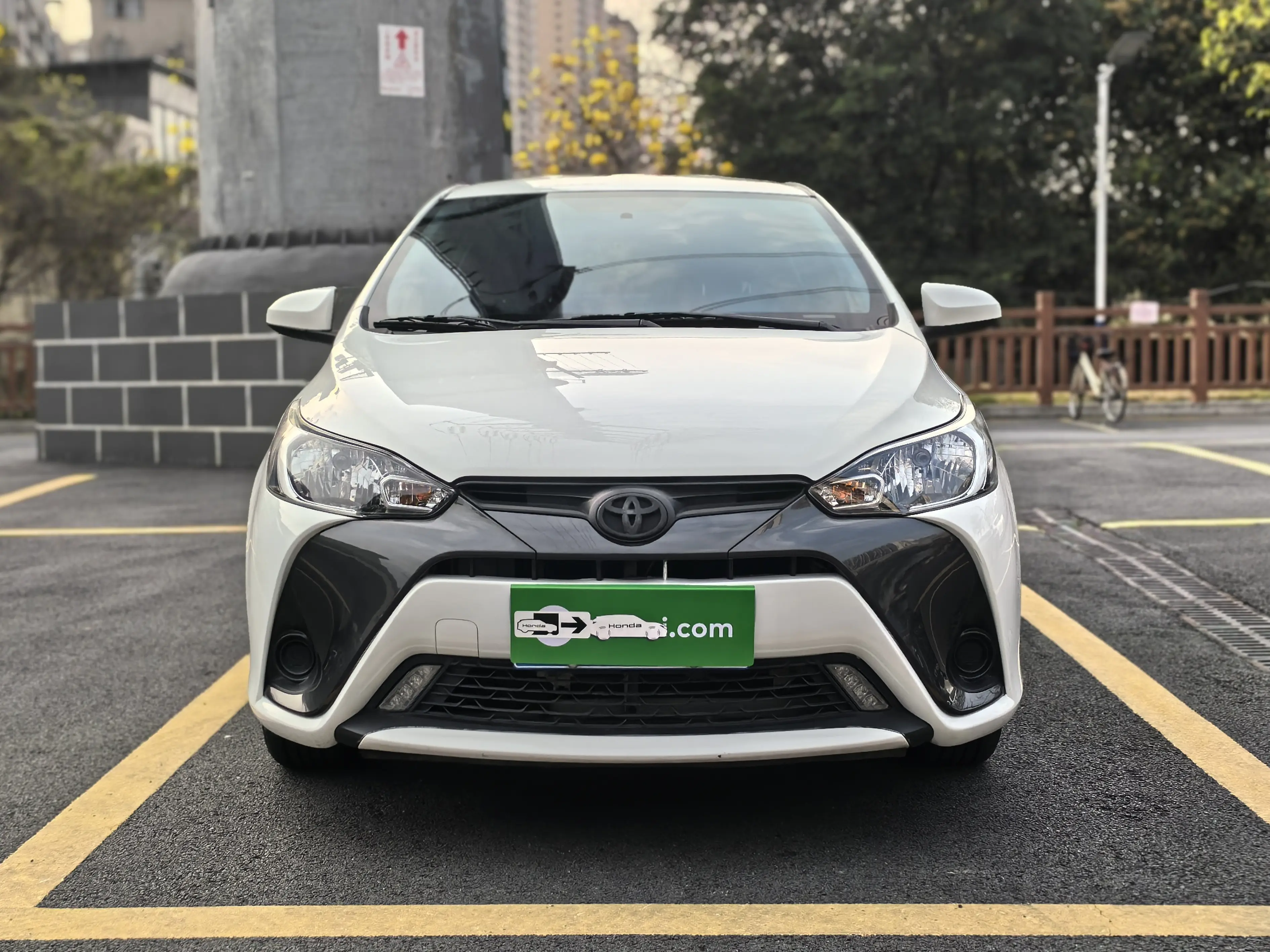 Toyota Yaris L  из Китая