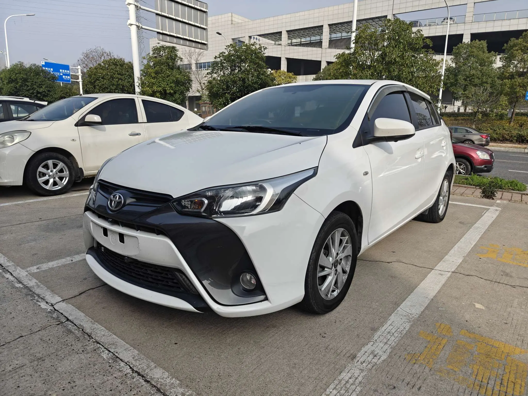 Toyota Yaris L  из Китая