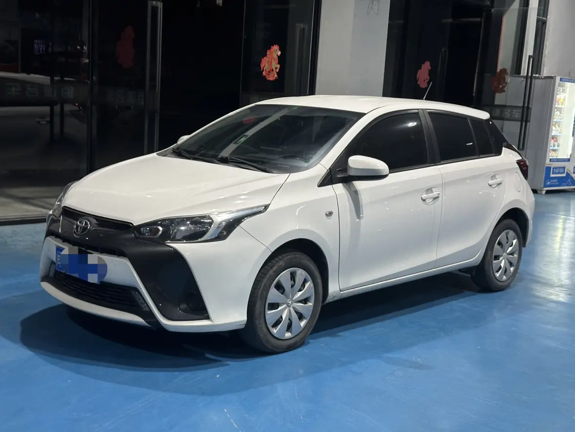 Toyota Yaris L  из Китая