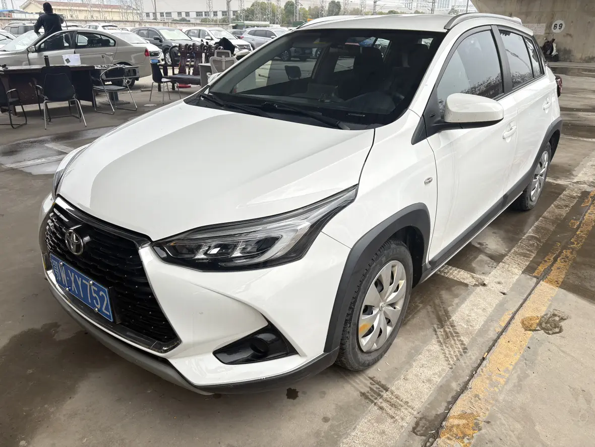 Toyota Yaris L  из Китая