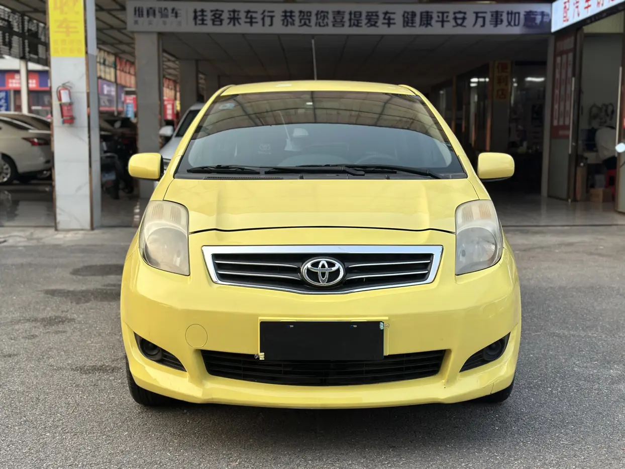 Toyota Yaris  из Китая