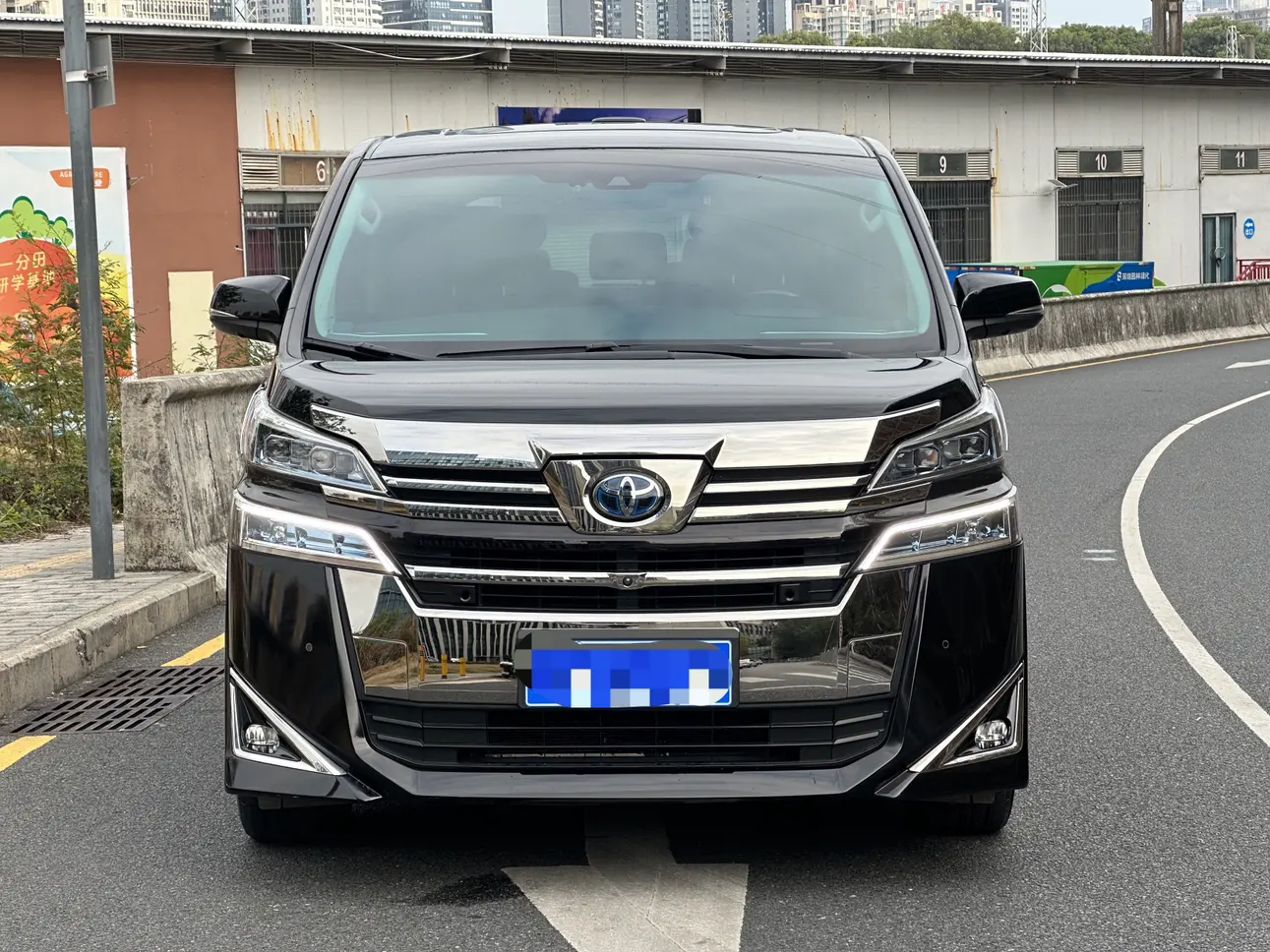 Toyota Crown Wellfire (Wilfa)  из Китая