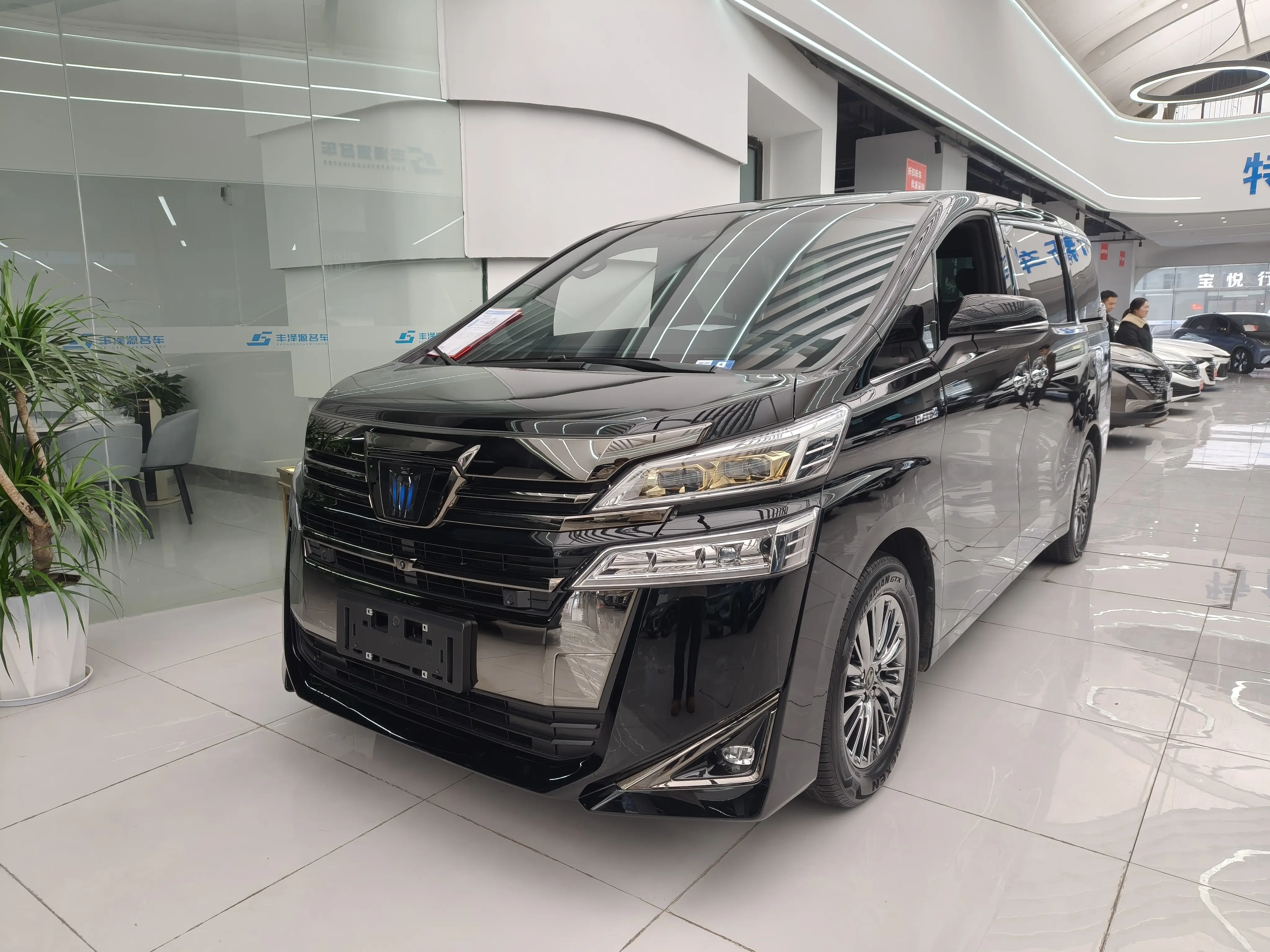 Toyota Crown Wellfire