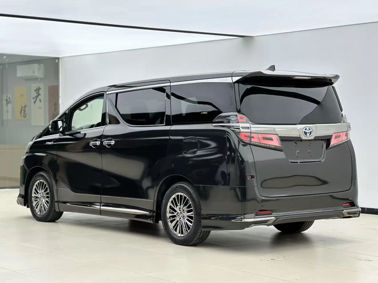 Toyota Crown Wellfire (Wilfa)  из Китая