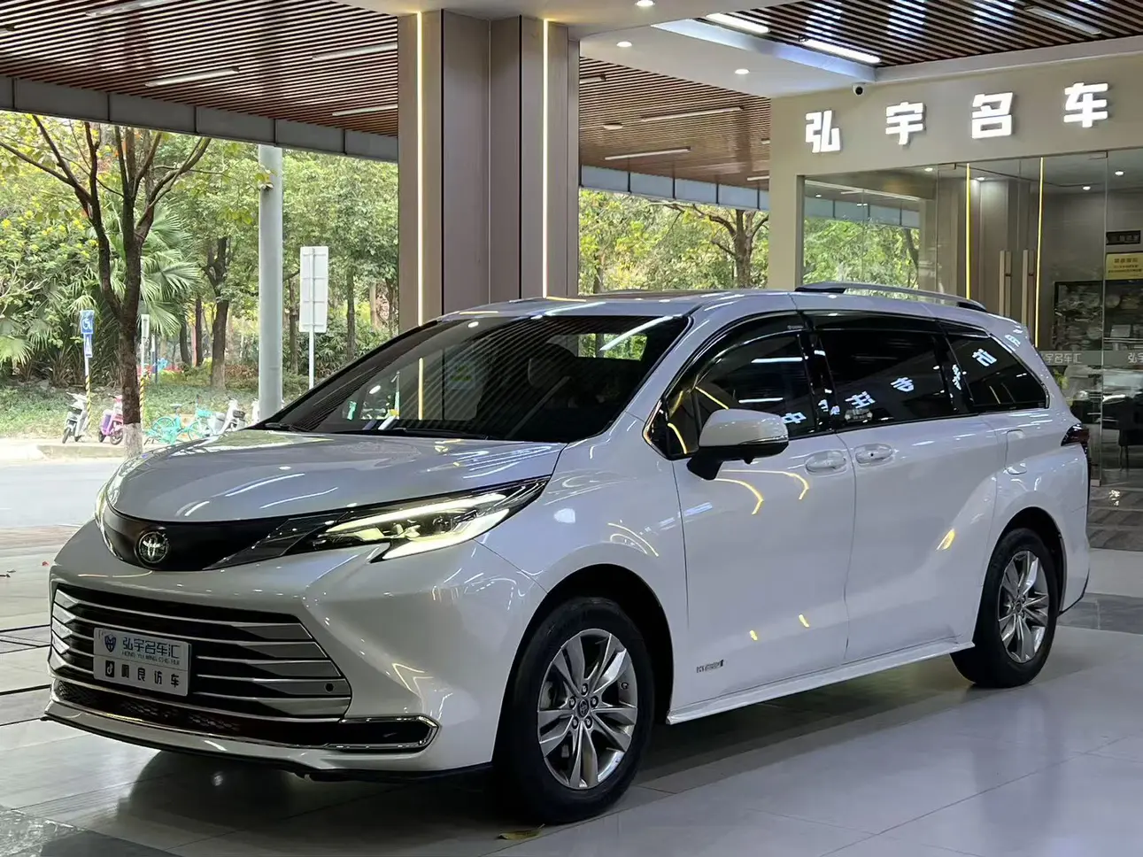 Toyota Sienna  из Китая