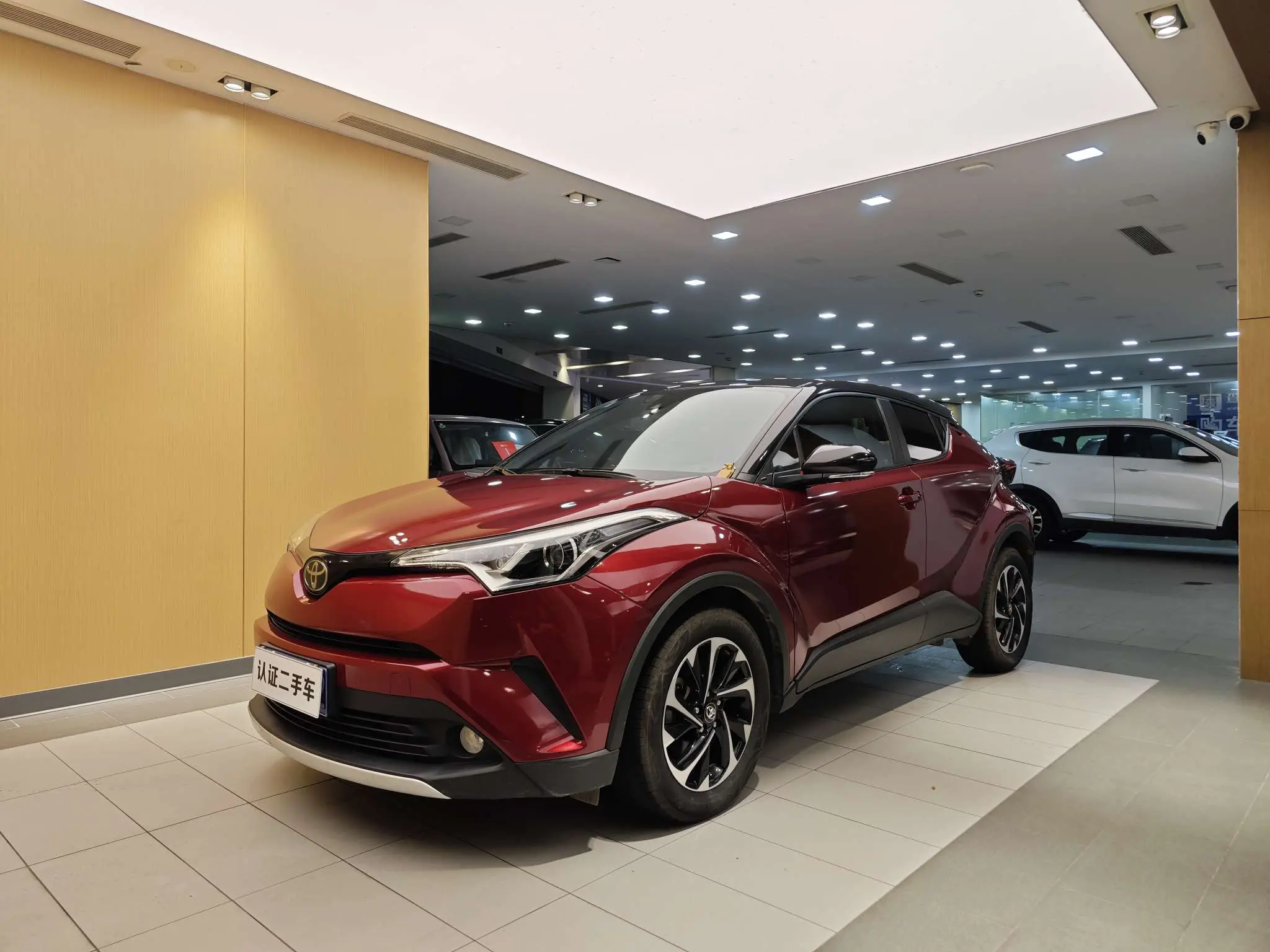 Toyota C-HR Hybrid (Yize IZOA)  из Китая