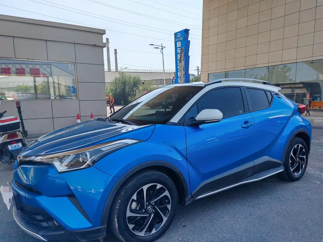 Toyota C-HR Hybrid (Yize IZOA)  из Китая
