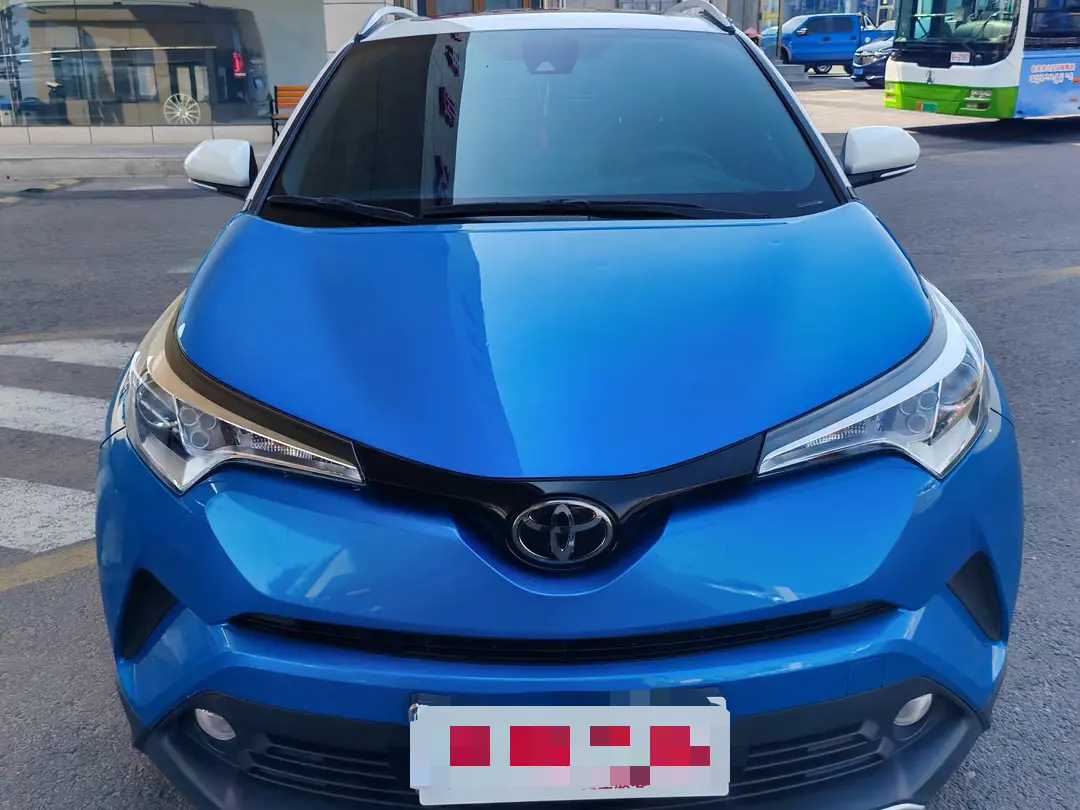 Toyota C-HR Hybrid (Yize IZOA)  из Китая
