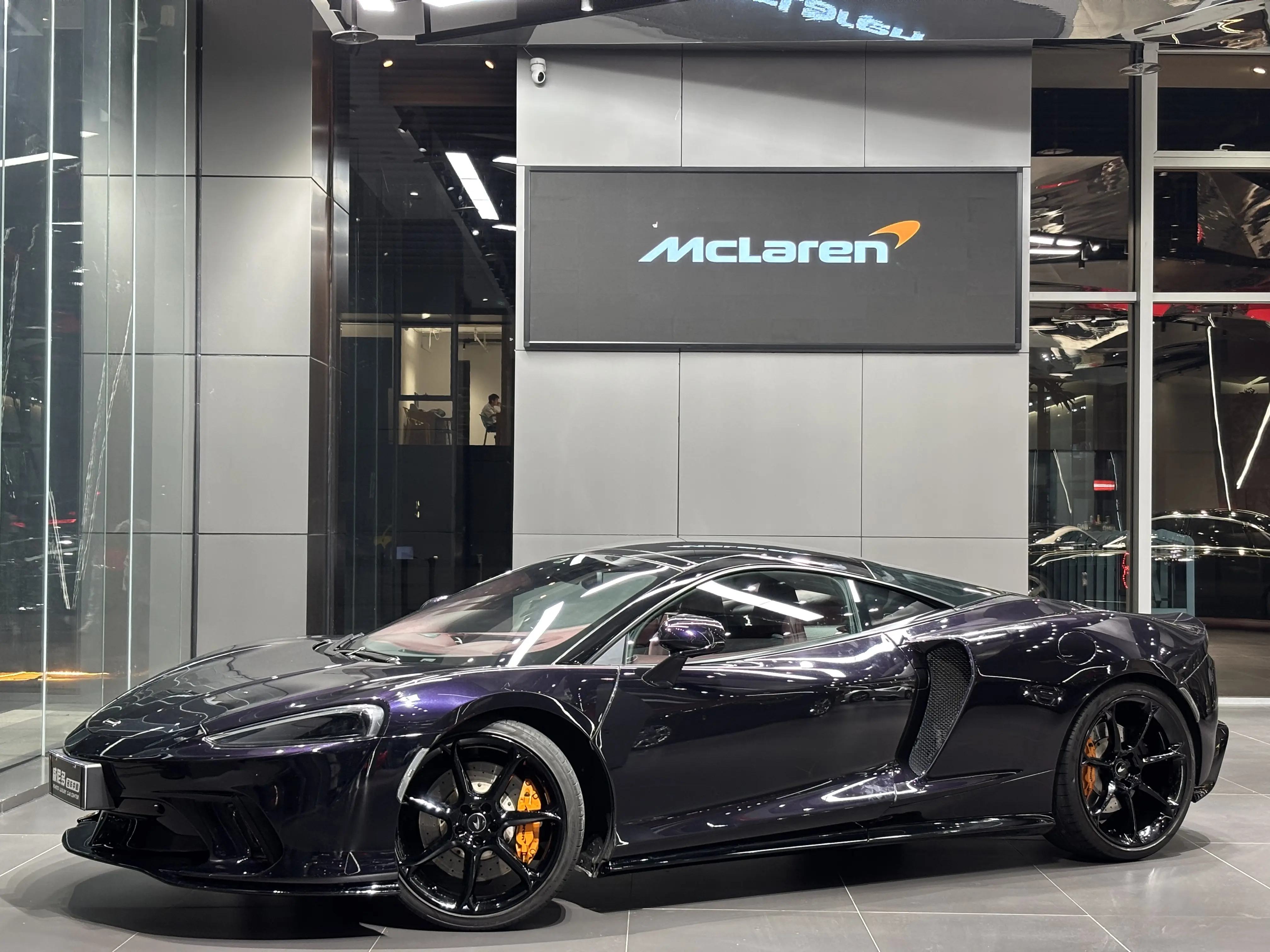 McLaren GT  из Китая