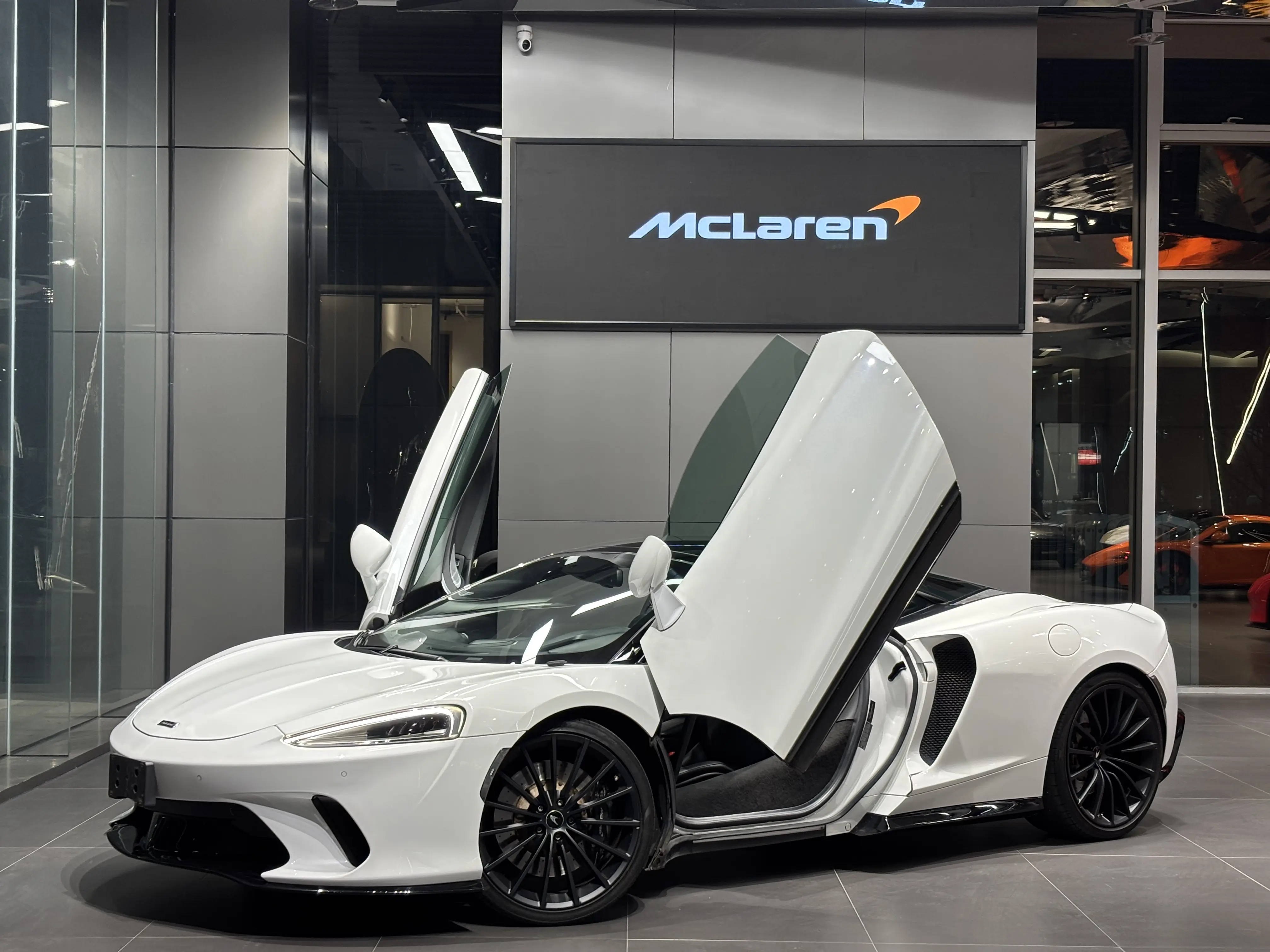 McLaren GT  из Китая