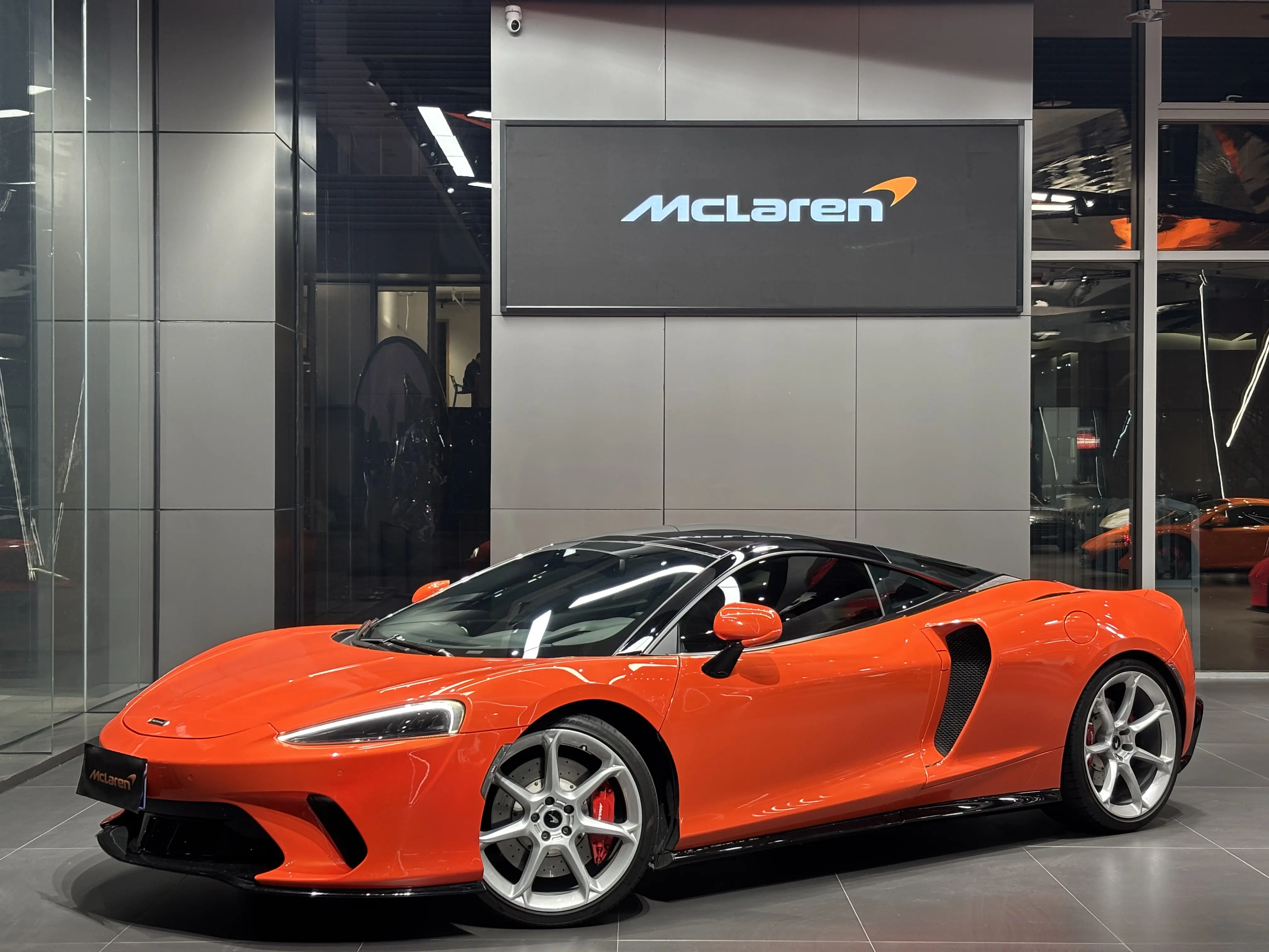 McLaren GT  из Китая