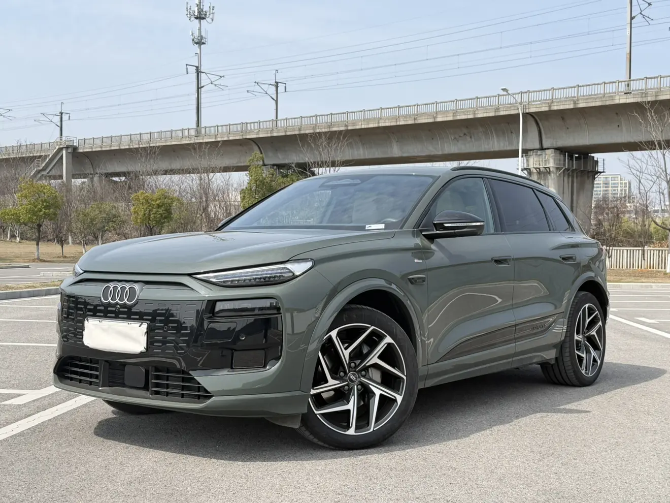 Audi Q6L e-tron  из Китая