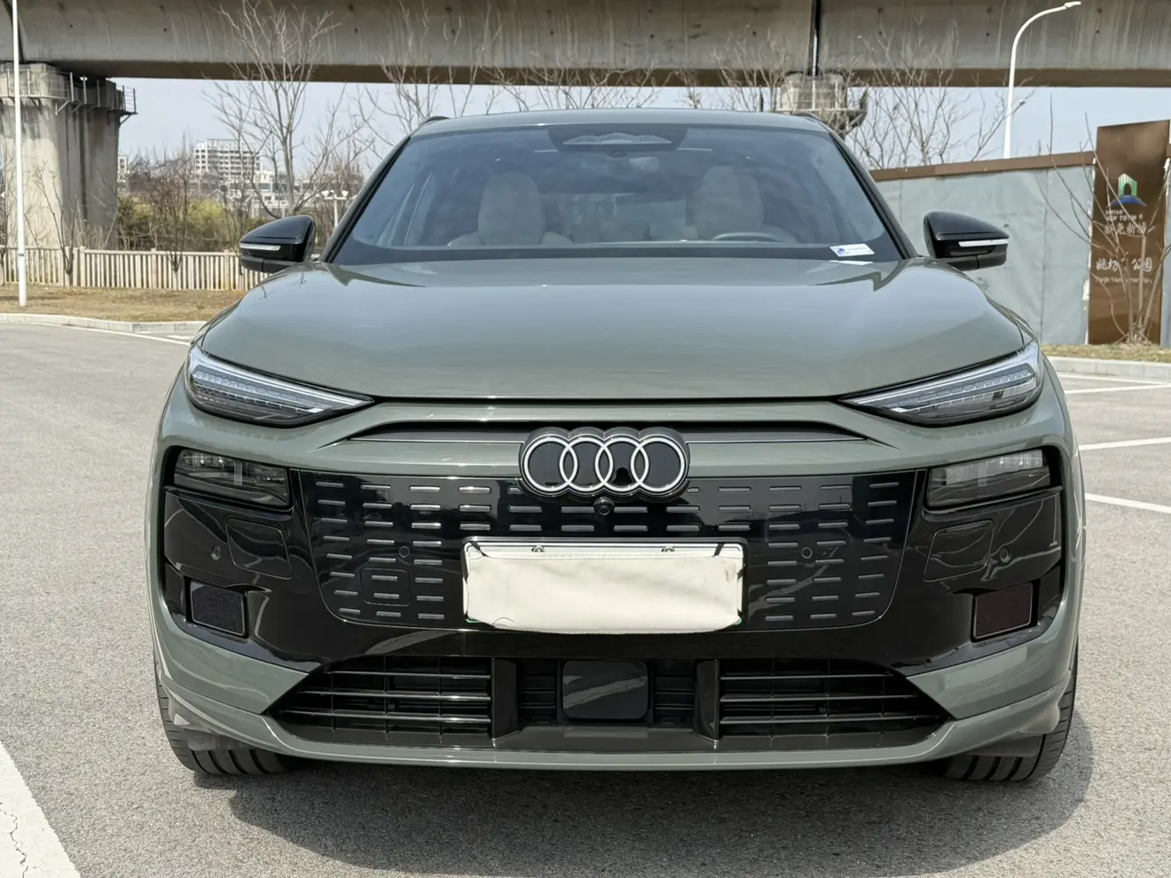Audi Q6L e-tron  из Китая