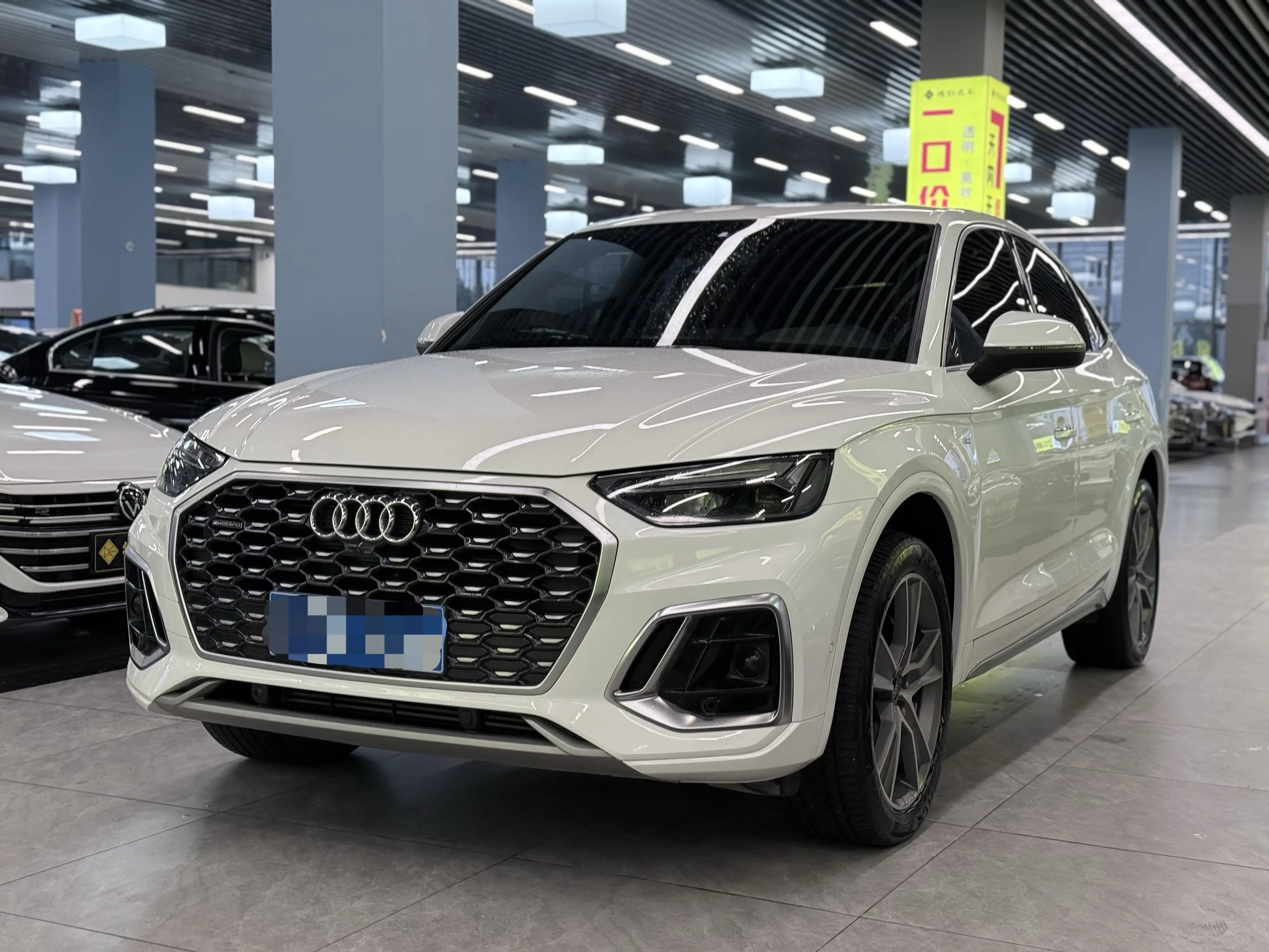 Audi Q5L Sportback  из Китая
