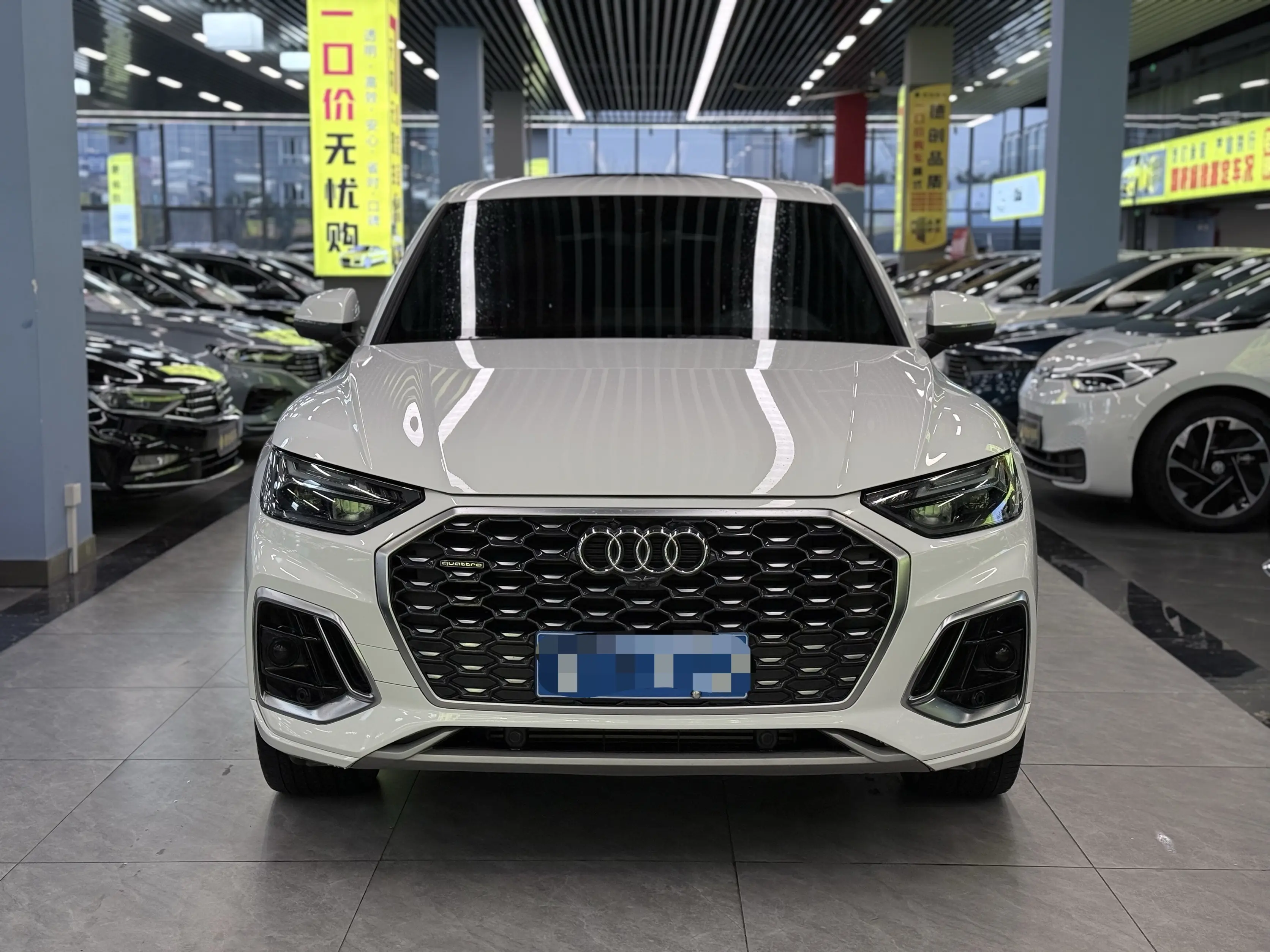 Audi Q5L Sportback  из Китая