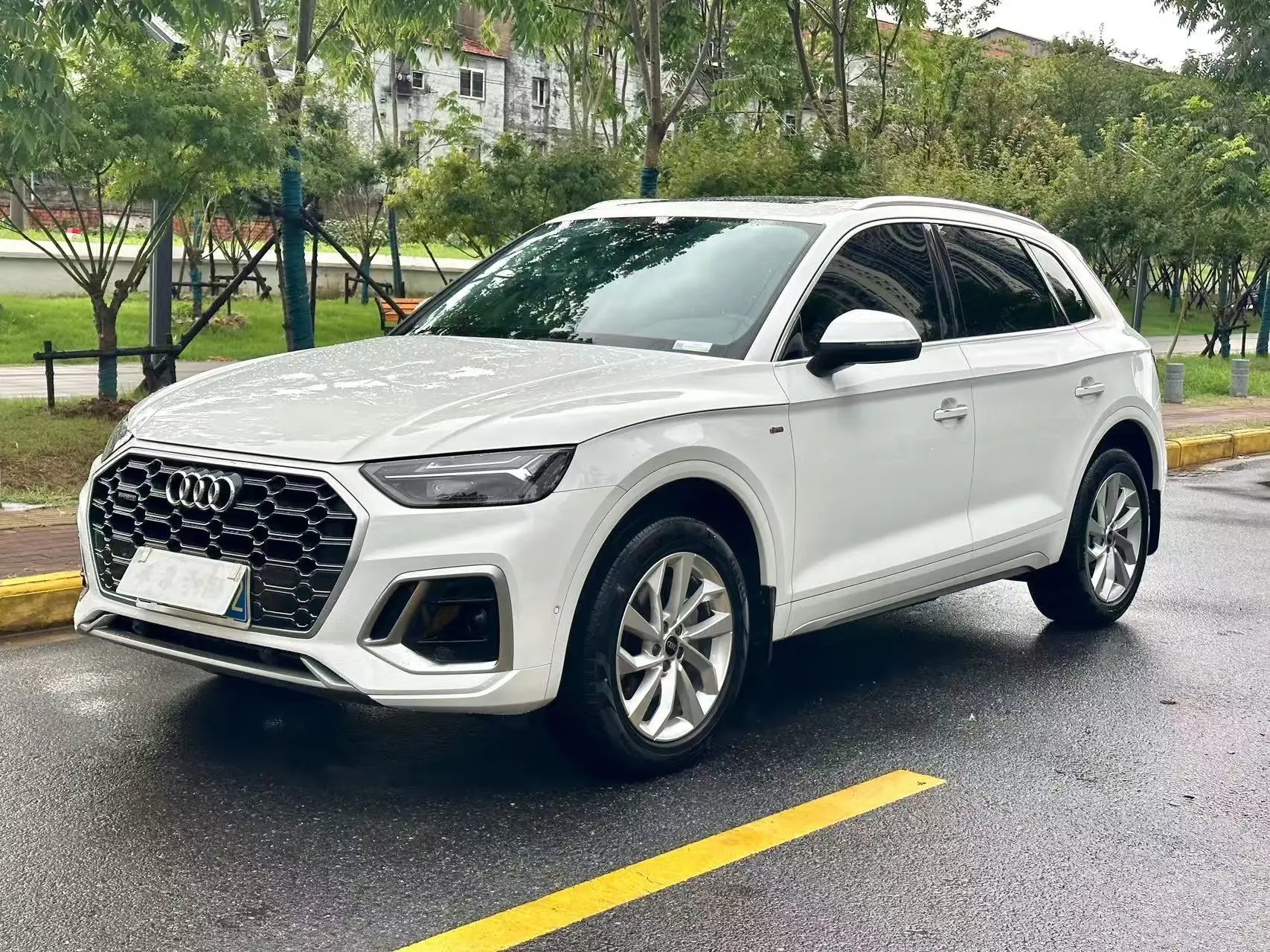 Audi Q5L Sportback  из Китая