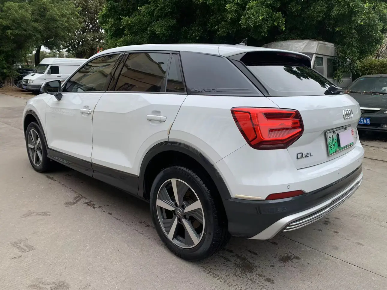Audi Q2L e-tron  из Китая