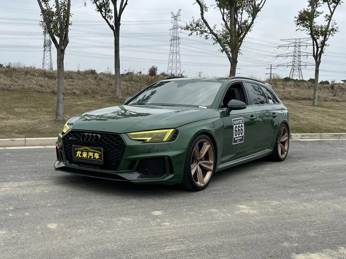 Audi RS 4  из Китая