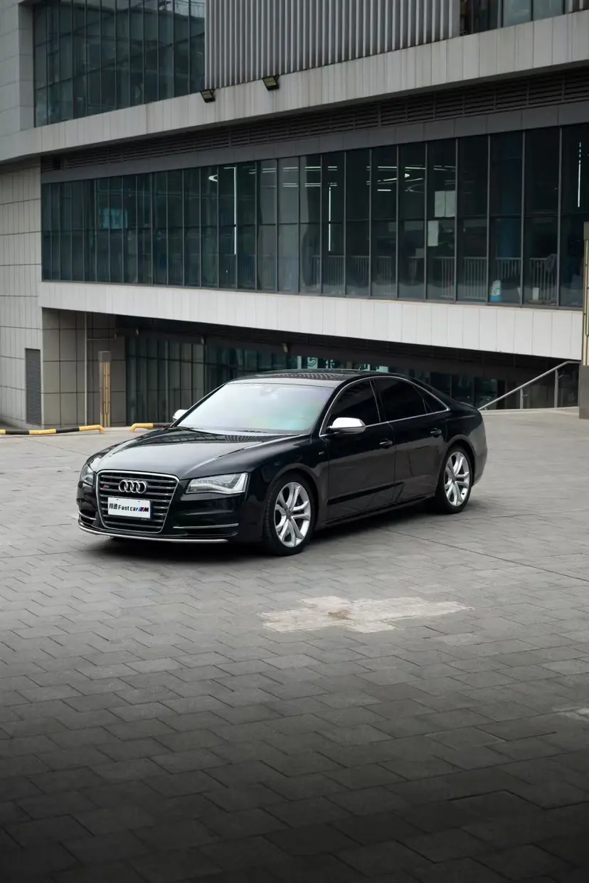 Audi S8  из Китая