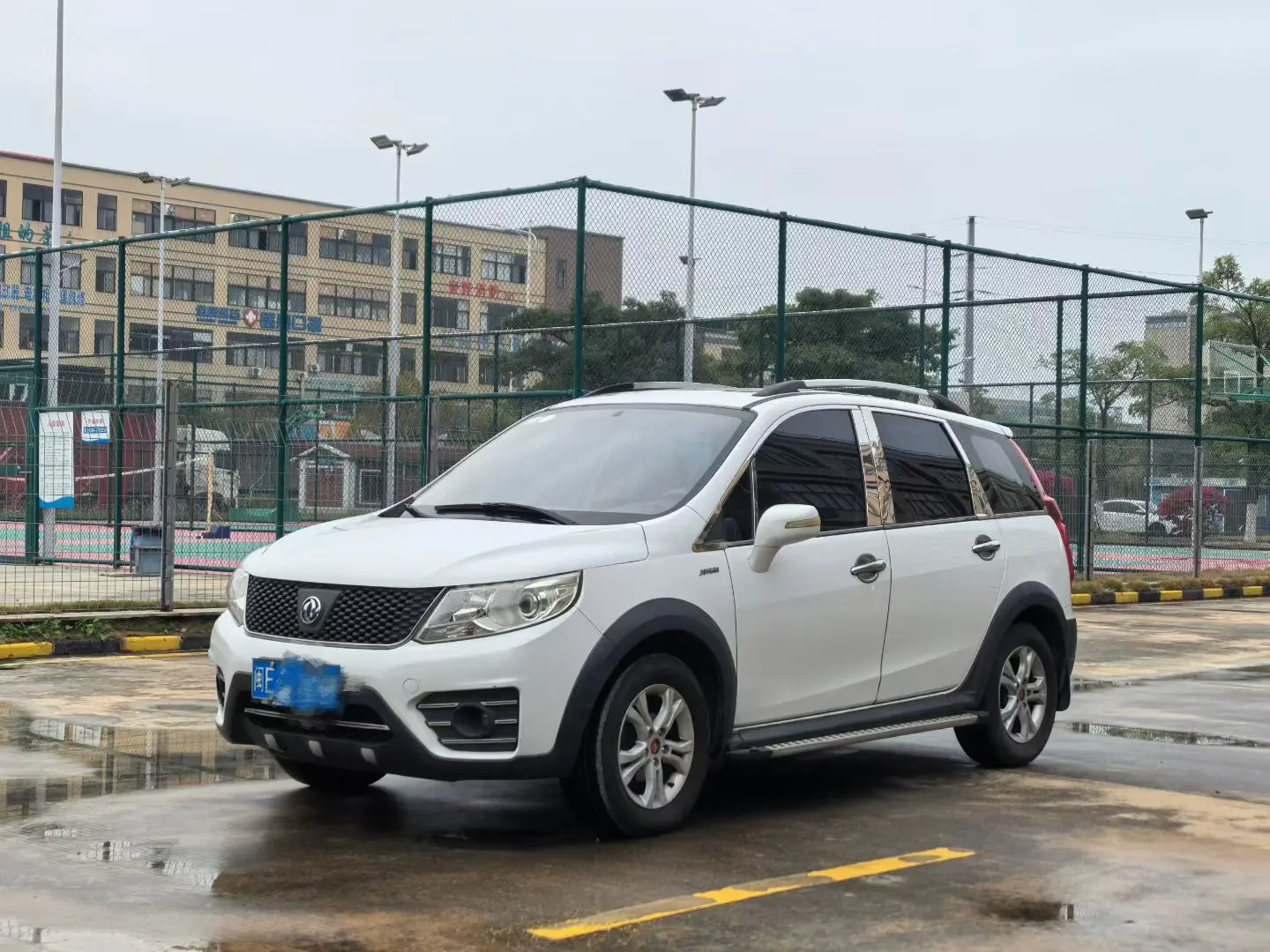 Forthing Jingyi X3  из Китая