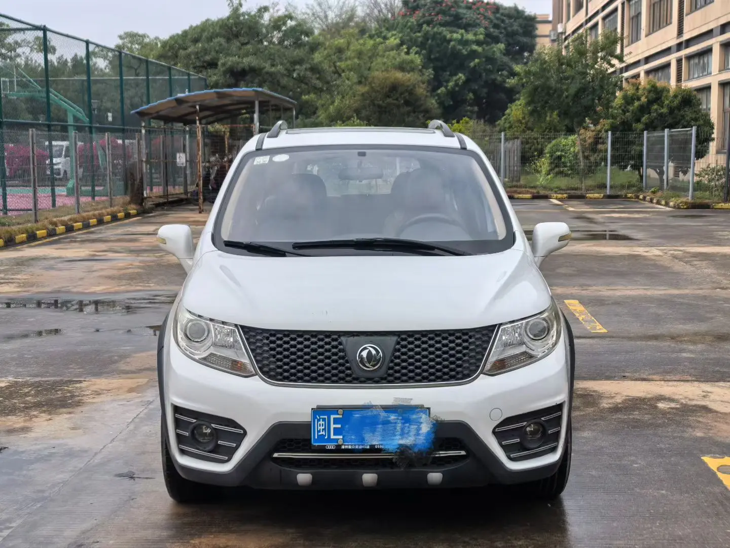 Forthing Jingyi X3  из Китая