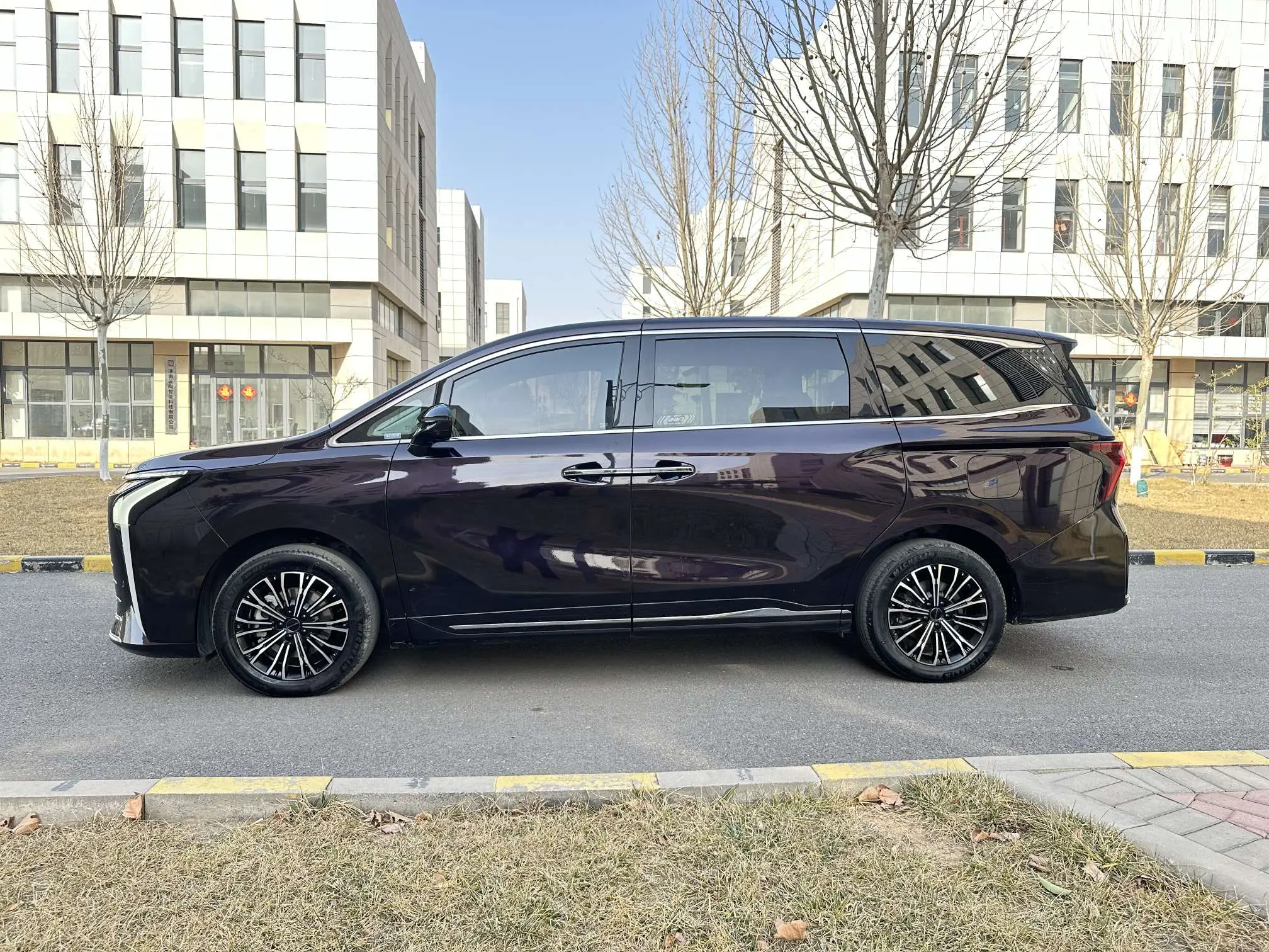 Forthing Xinghai V9  из Китая