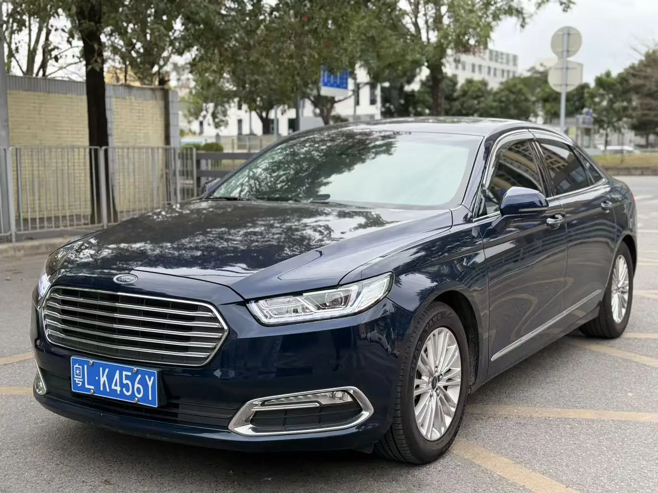 Ford Taurus