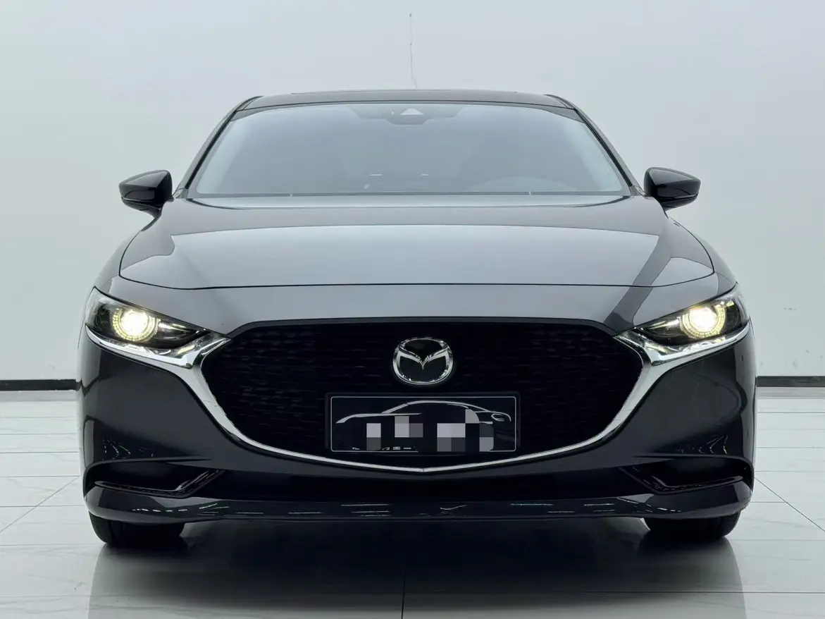 Mazda Axela (Mazda3)  из Китая