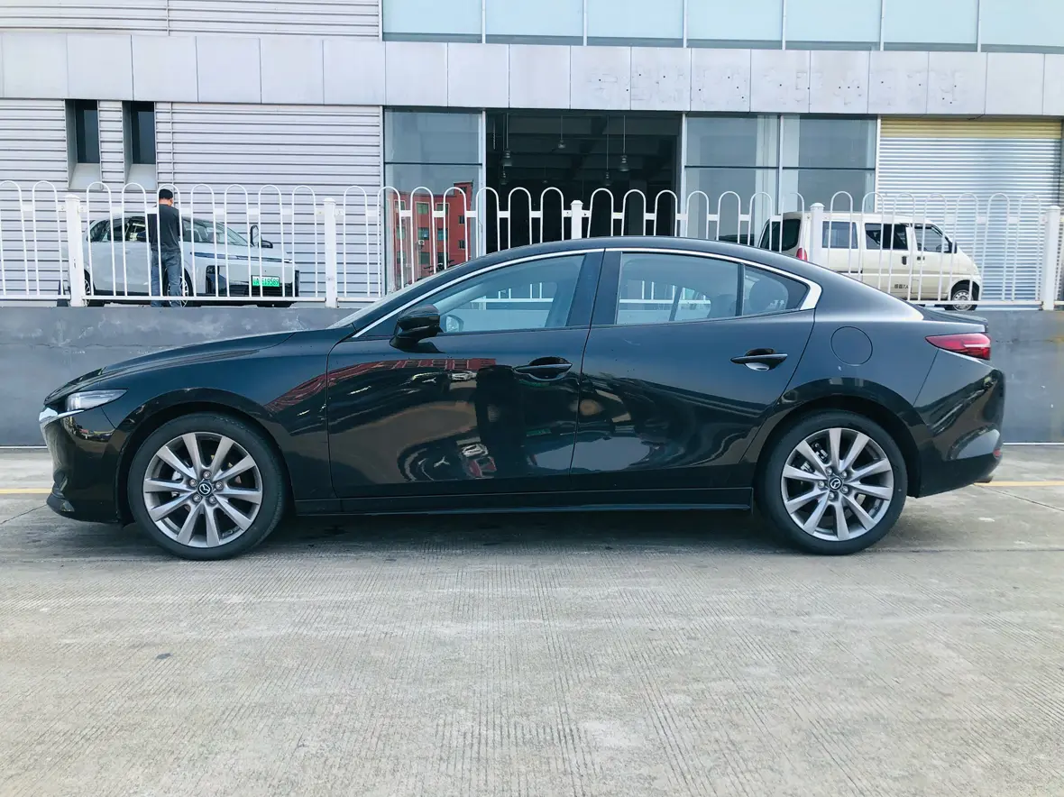 Mazda Axela (Mazda3)  из Китая