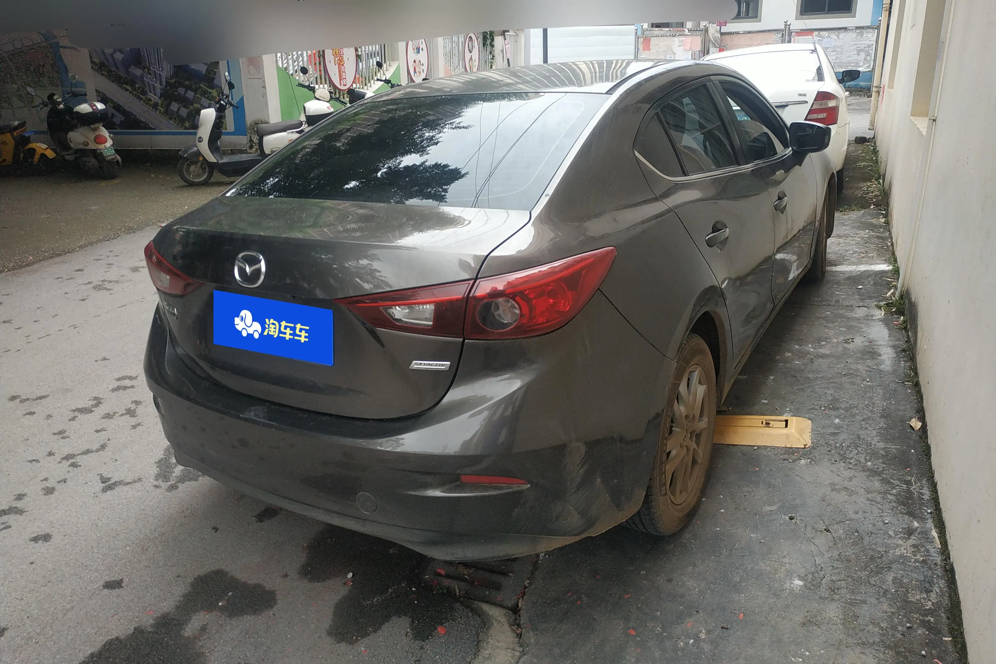 Mazda Axela (Mazda3)  из Китая