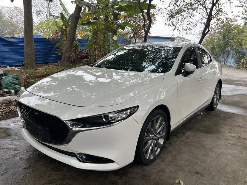 Mazda Axela (Mazda3)  из Китая
