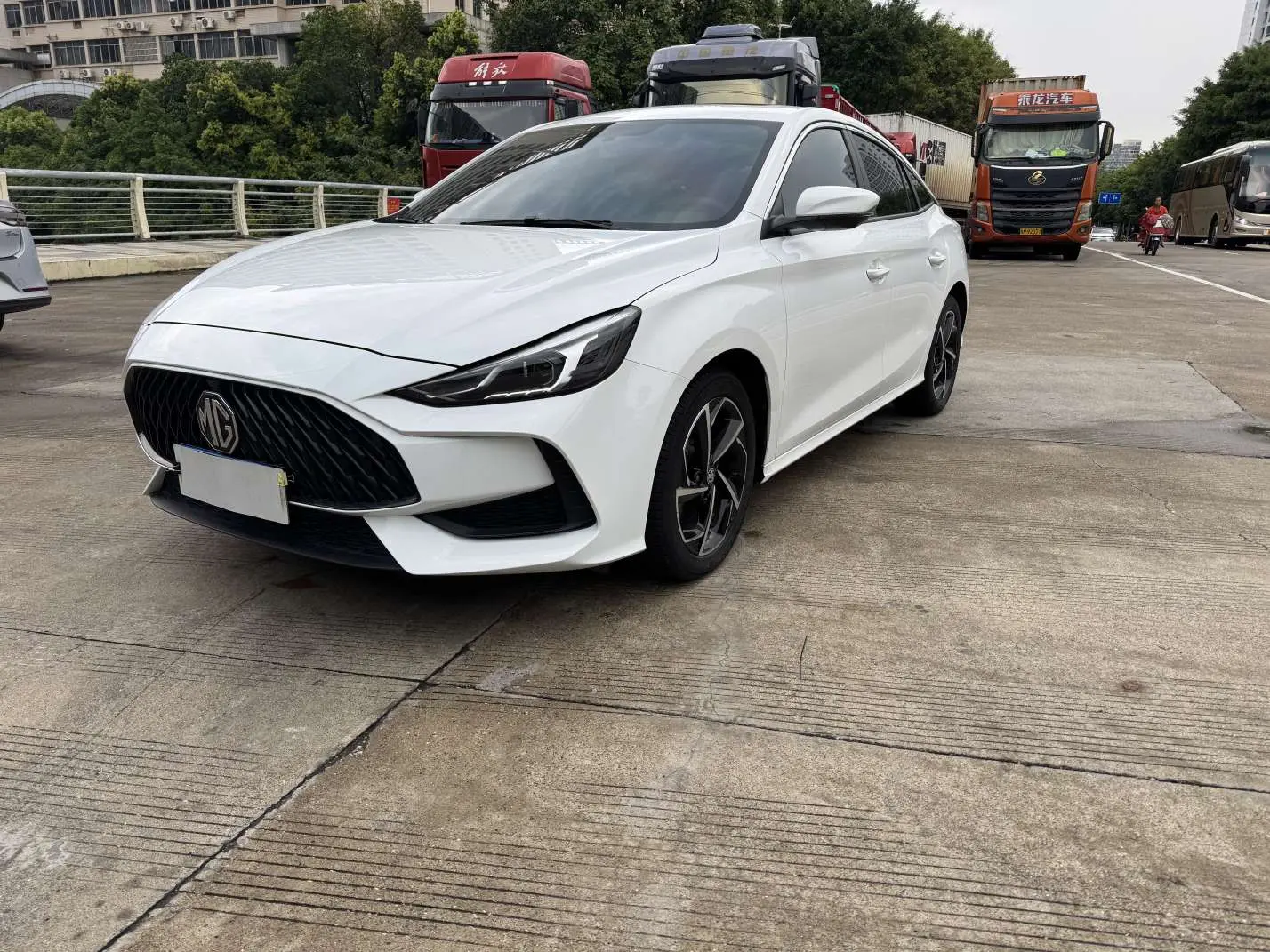 MG 5  из Китая