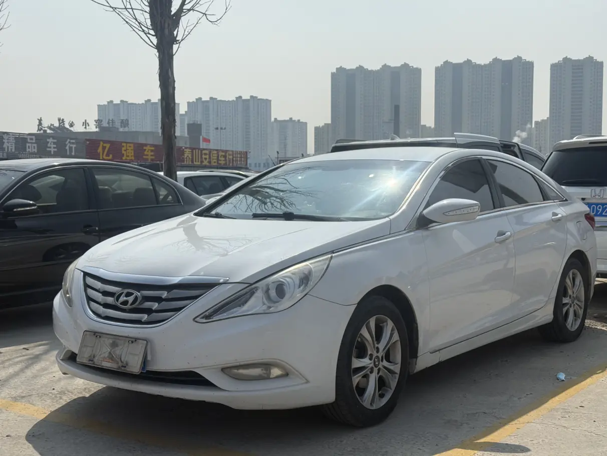 Hyundai Sonata eight