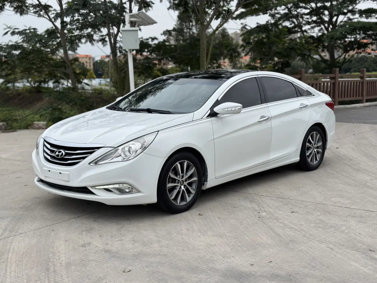 Hyundai Sonata eight