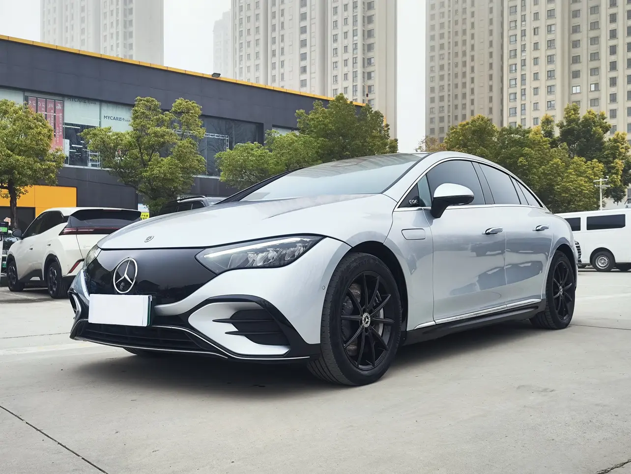 Mercedes-Benz EQE  из Китая