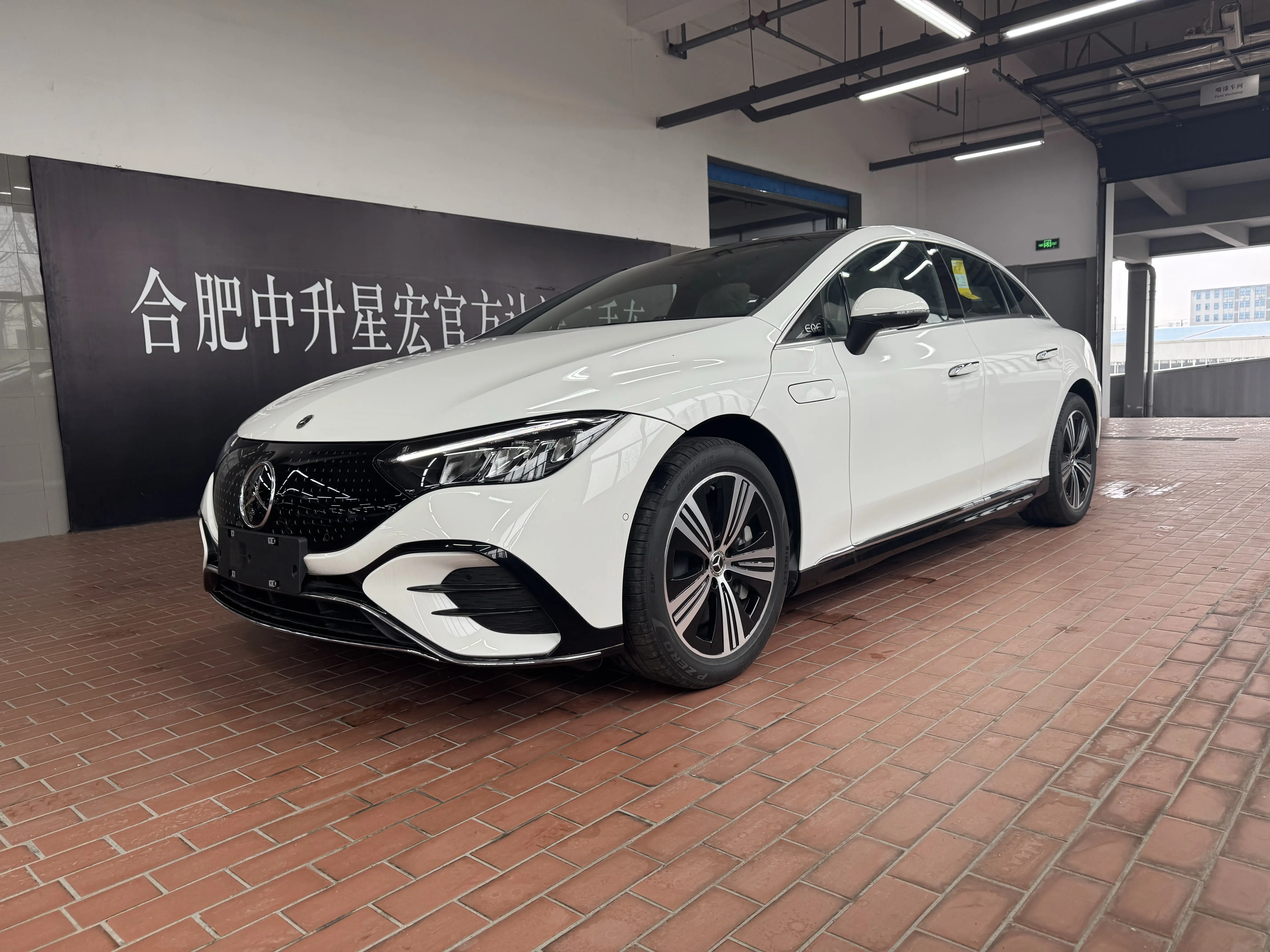 Mercedes-Benz EQE  из Китая