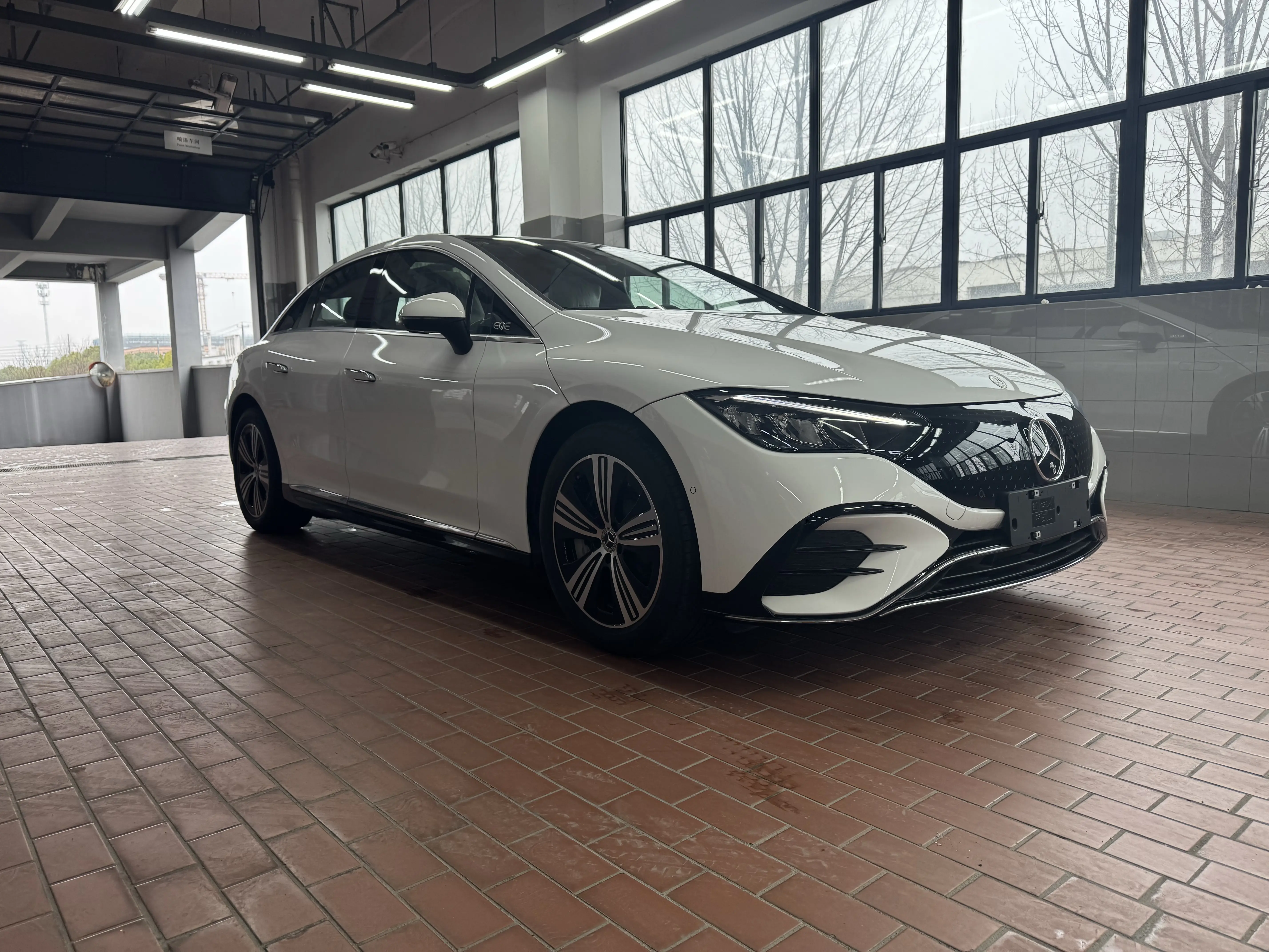 Mercedes-Benz EQE  из Китая