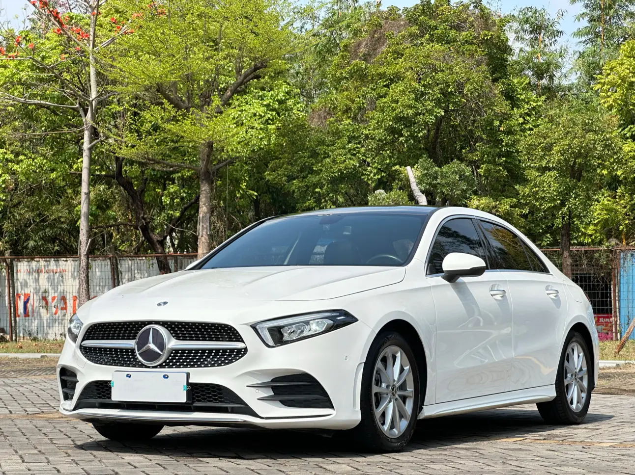 Mercedes-Benz Mercedes Benz A Class  из Китая