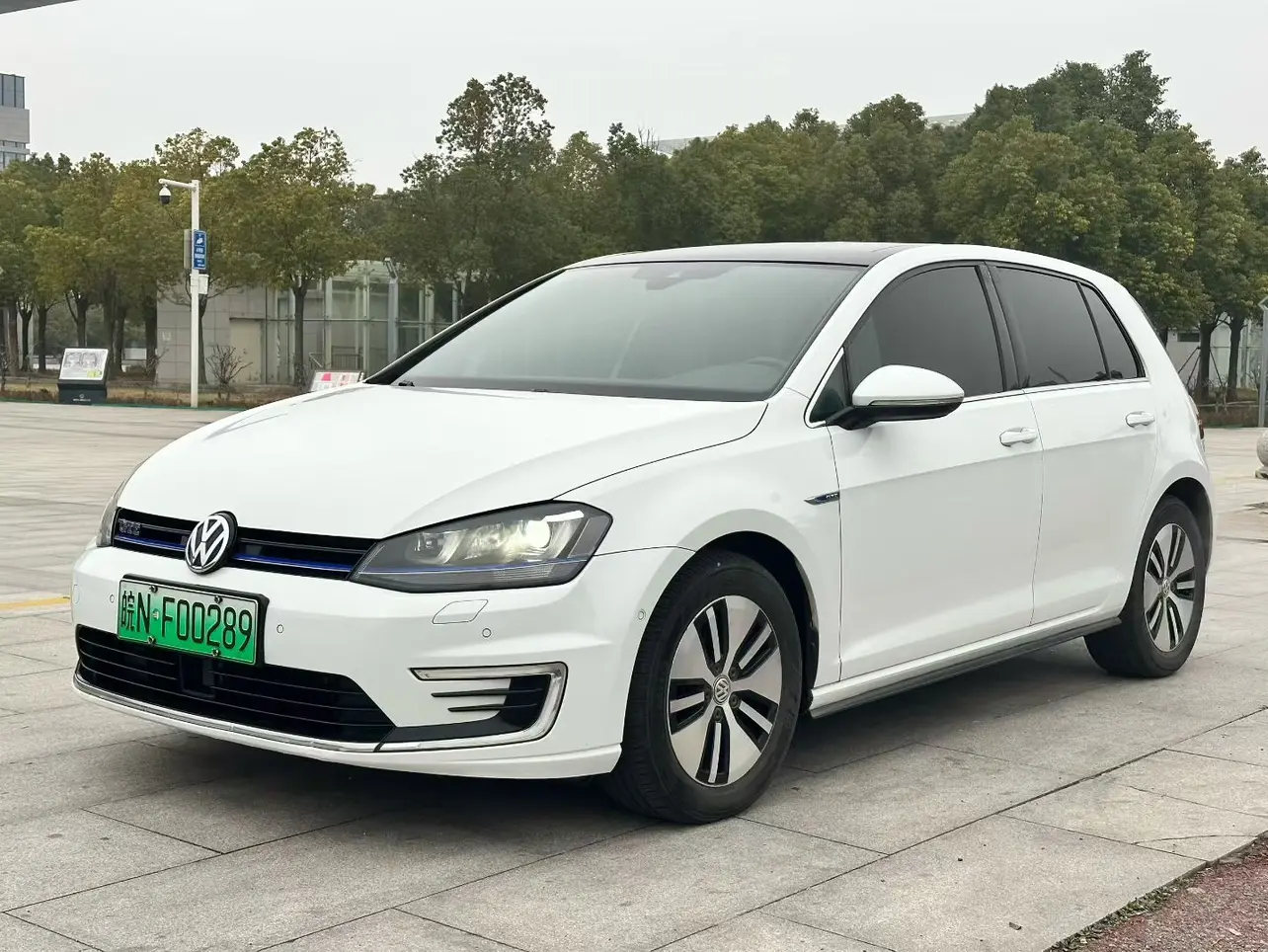Volkswagen Golf PHEV (imported)  из Китая